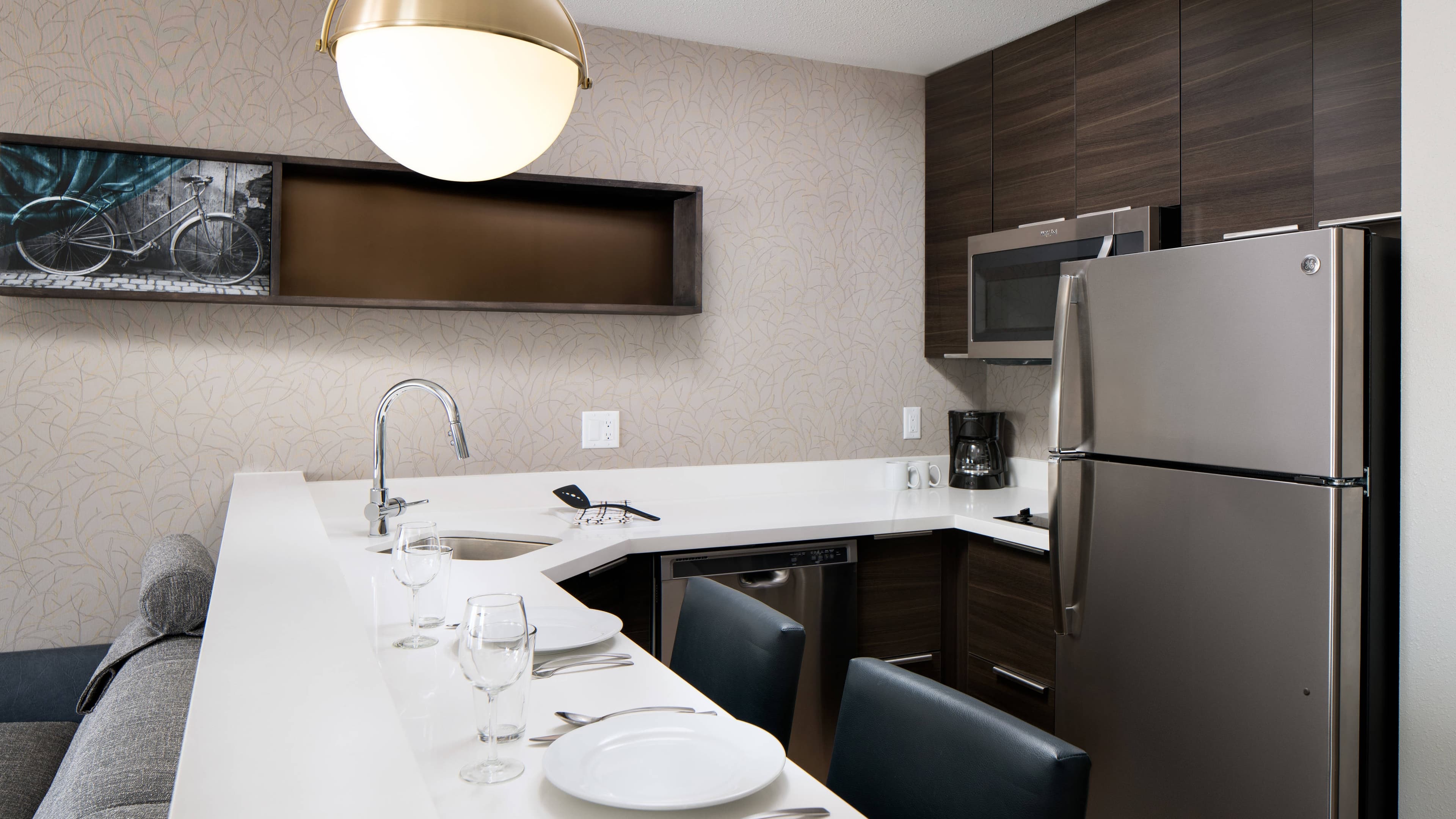 Standard King Guest Room - Image 2