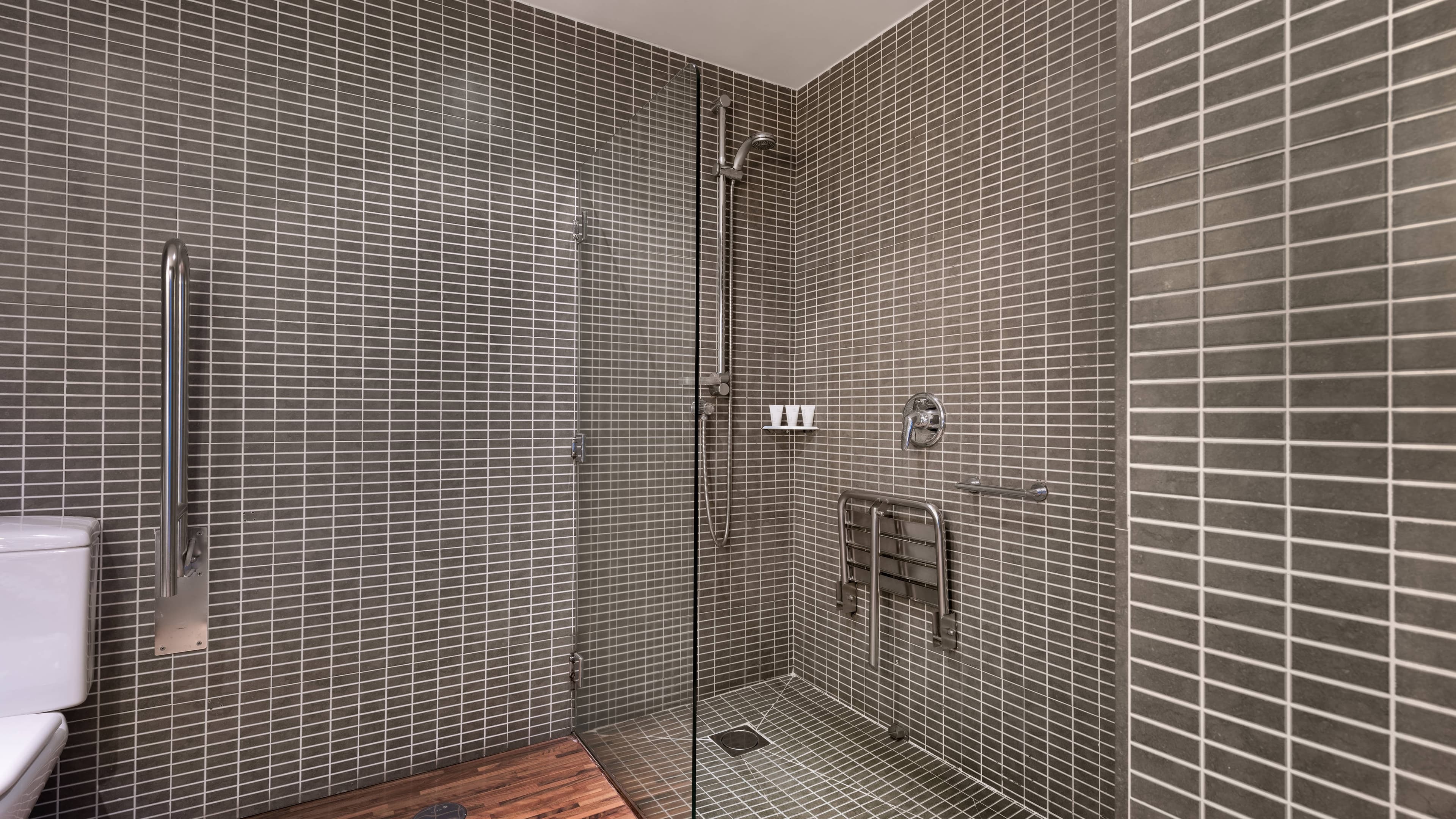 Standard Queen - Image 5