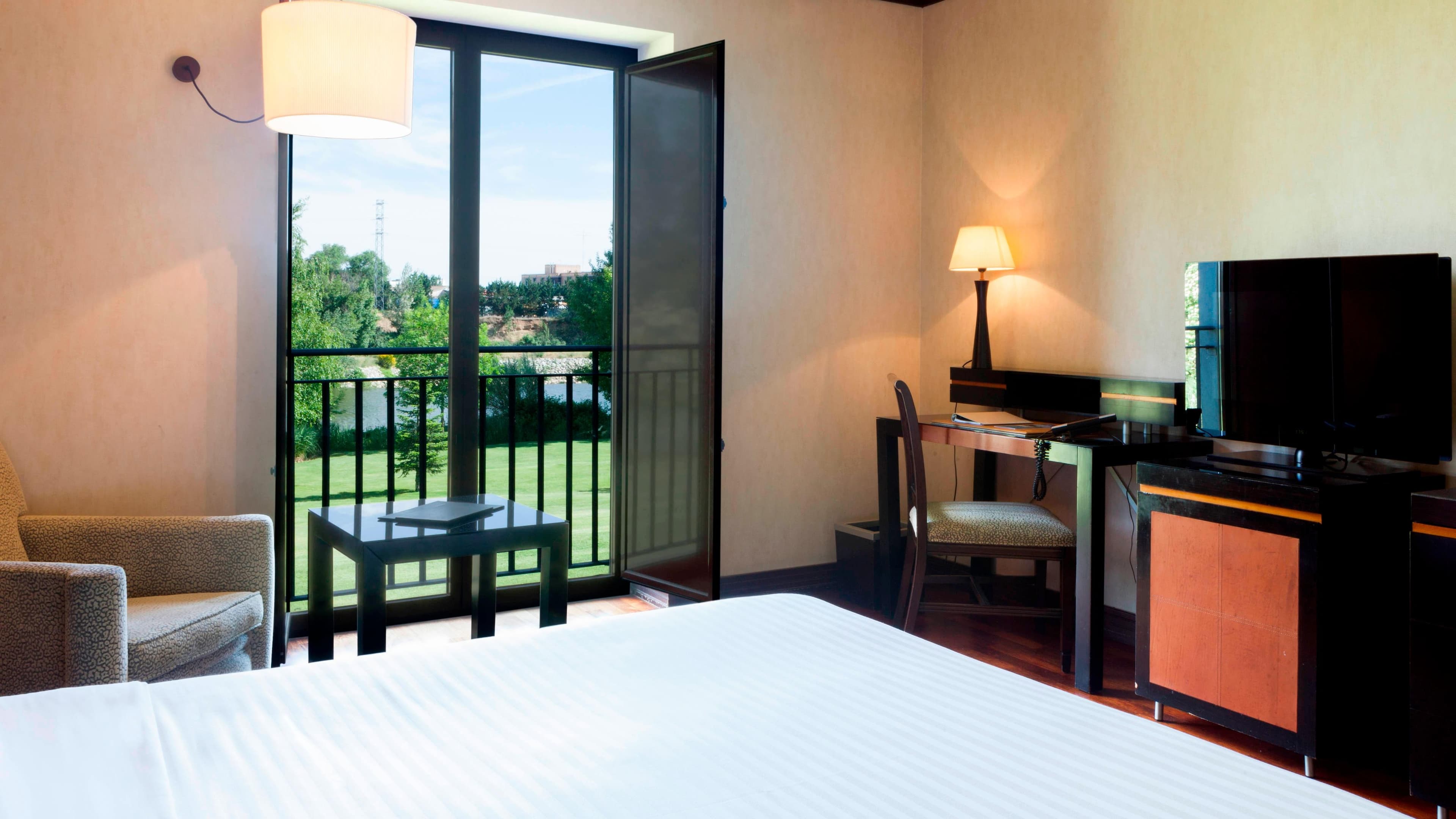 Standard King - Image 2