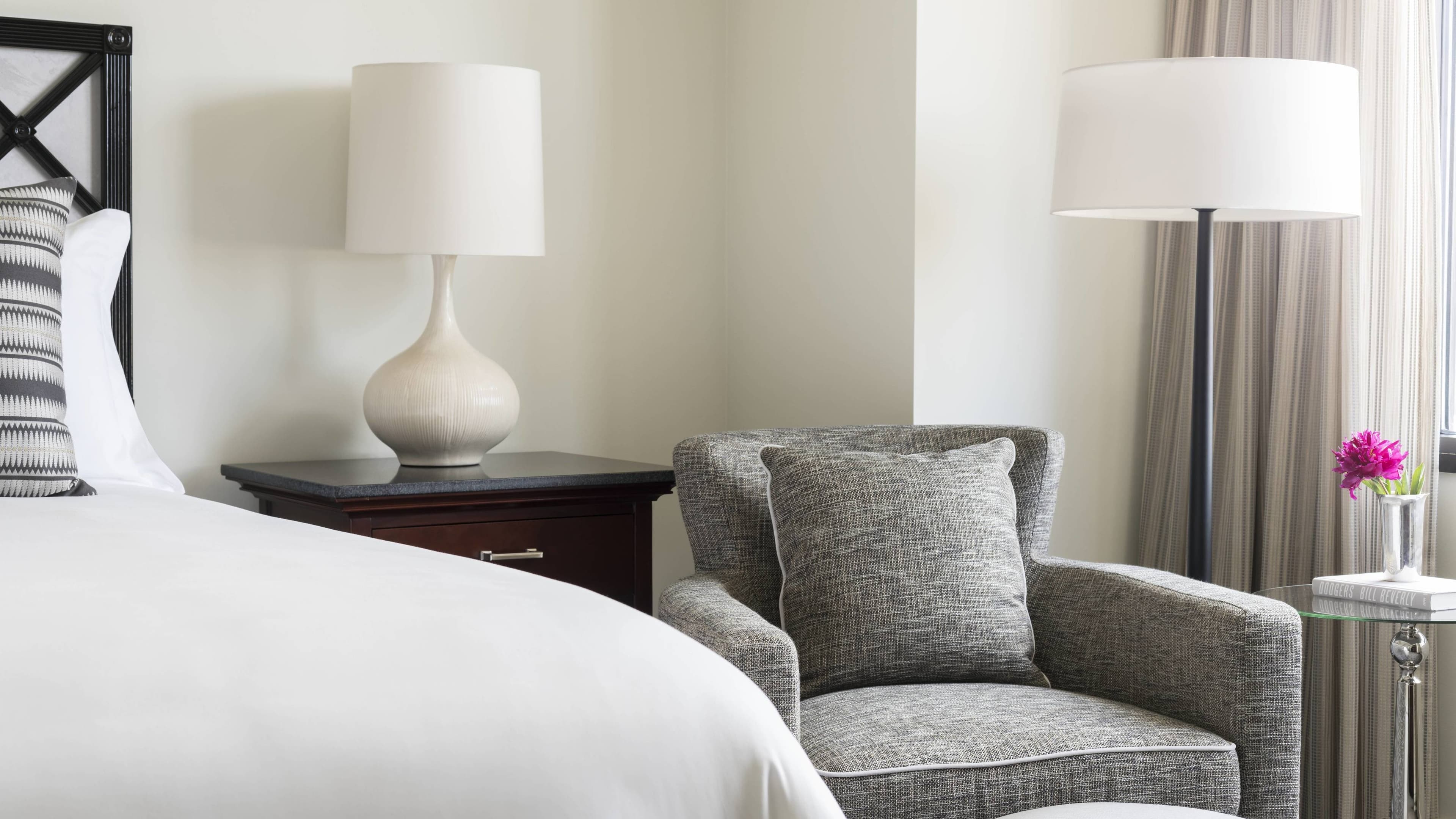 Deluxe Corner King Room - Image 3