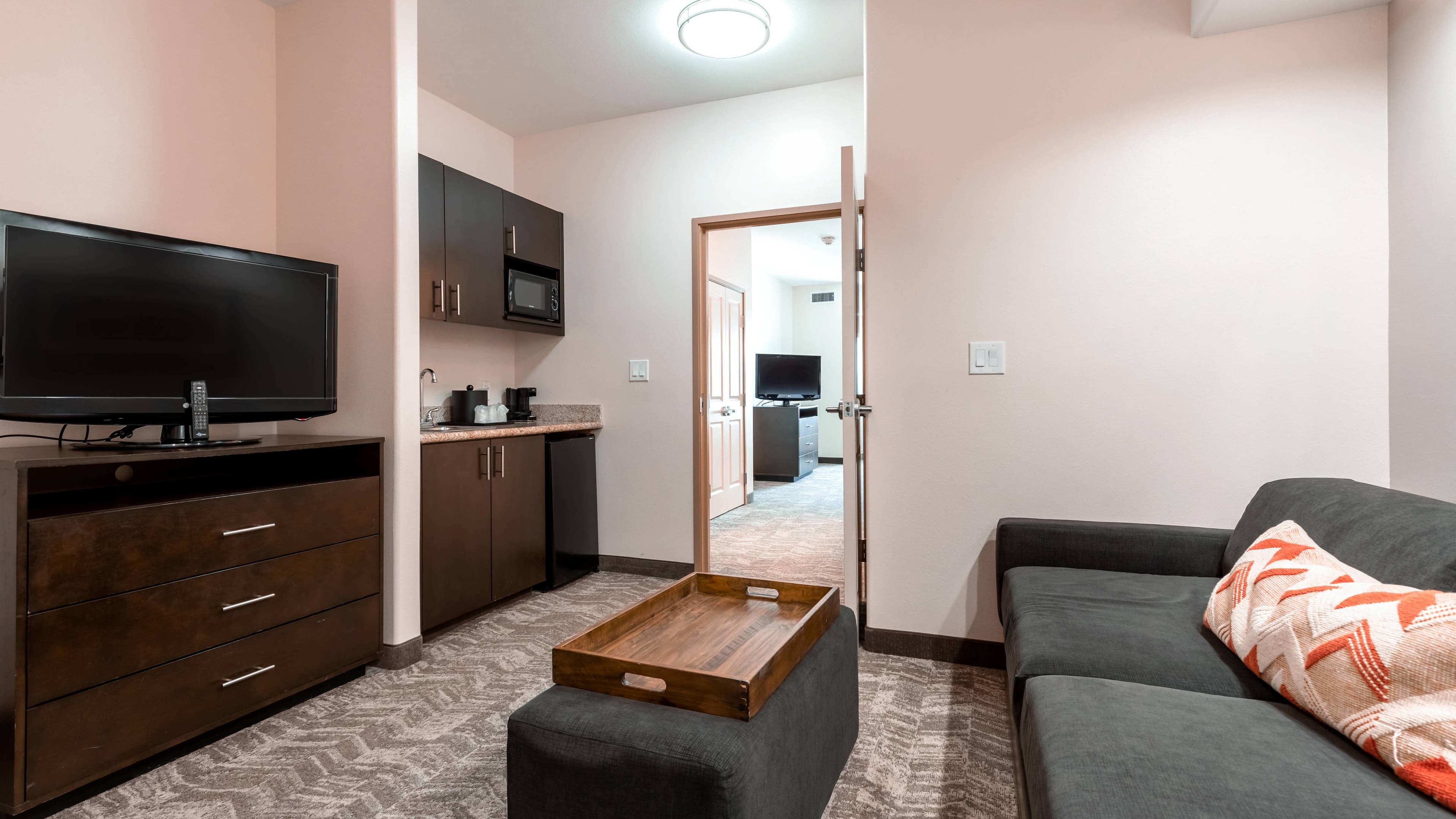 1 Bedroom Suite - Image 2