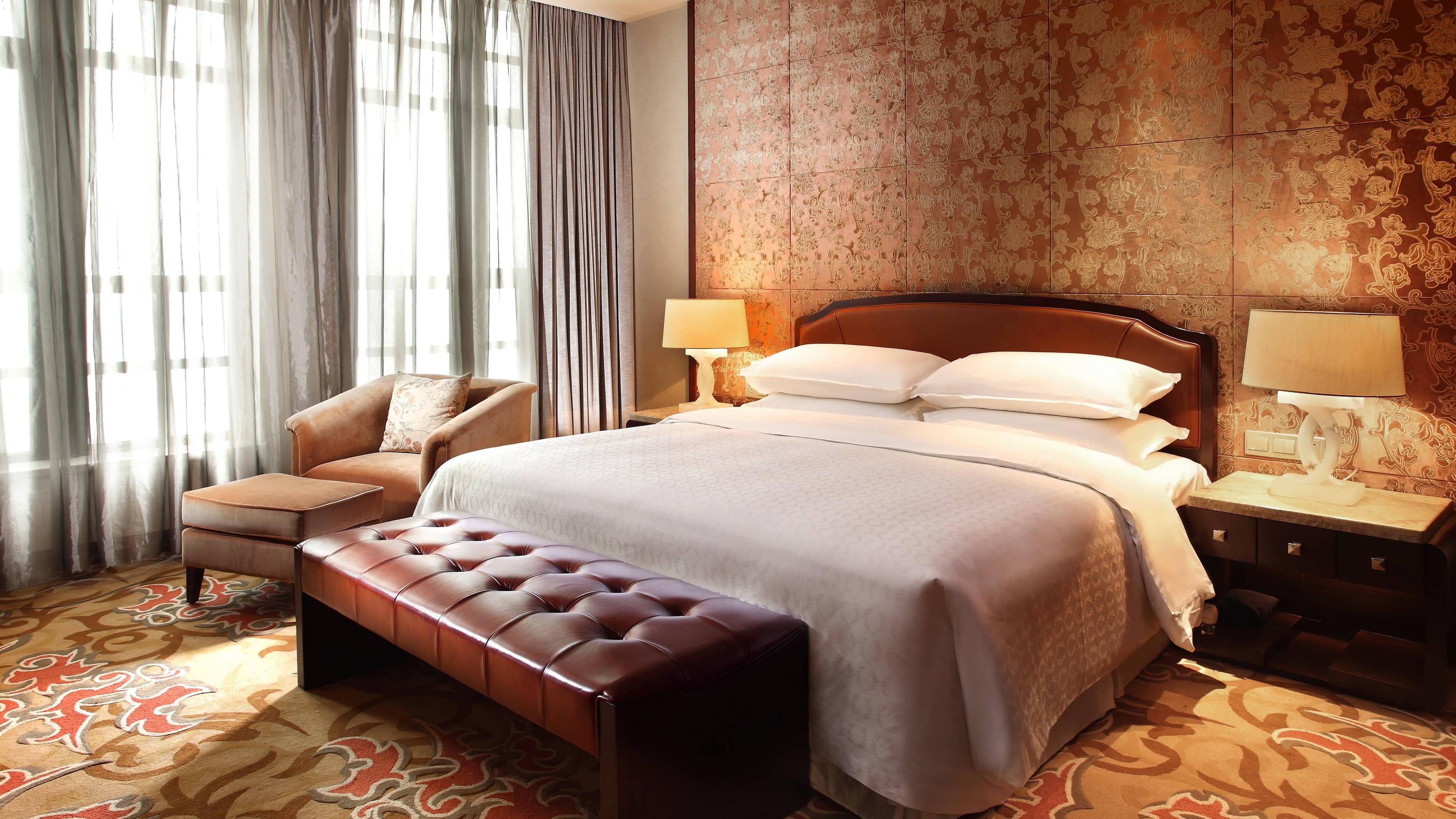 Deluxe King Room - Image 4