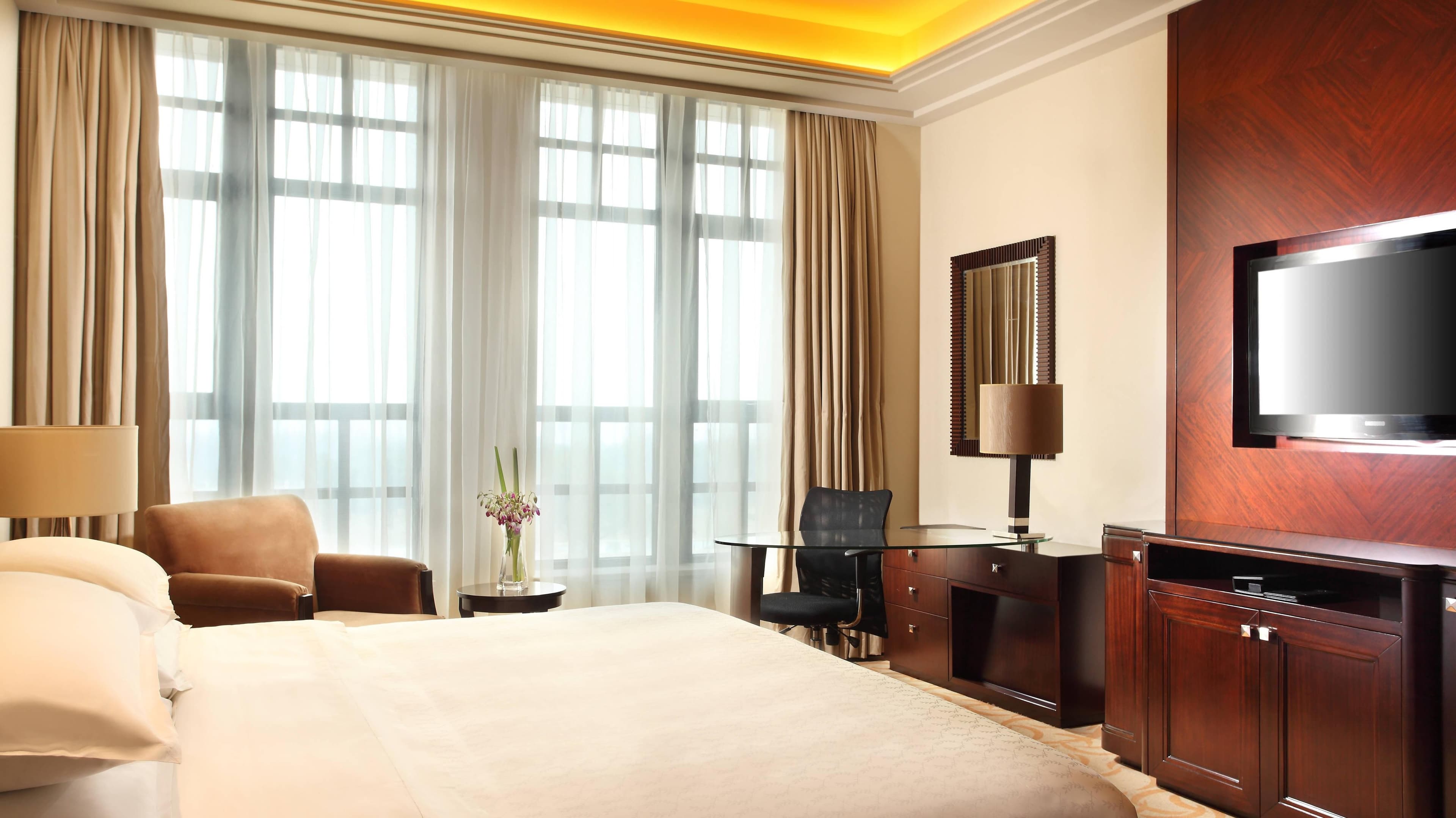 Deluxe King Room - Image 1