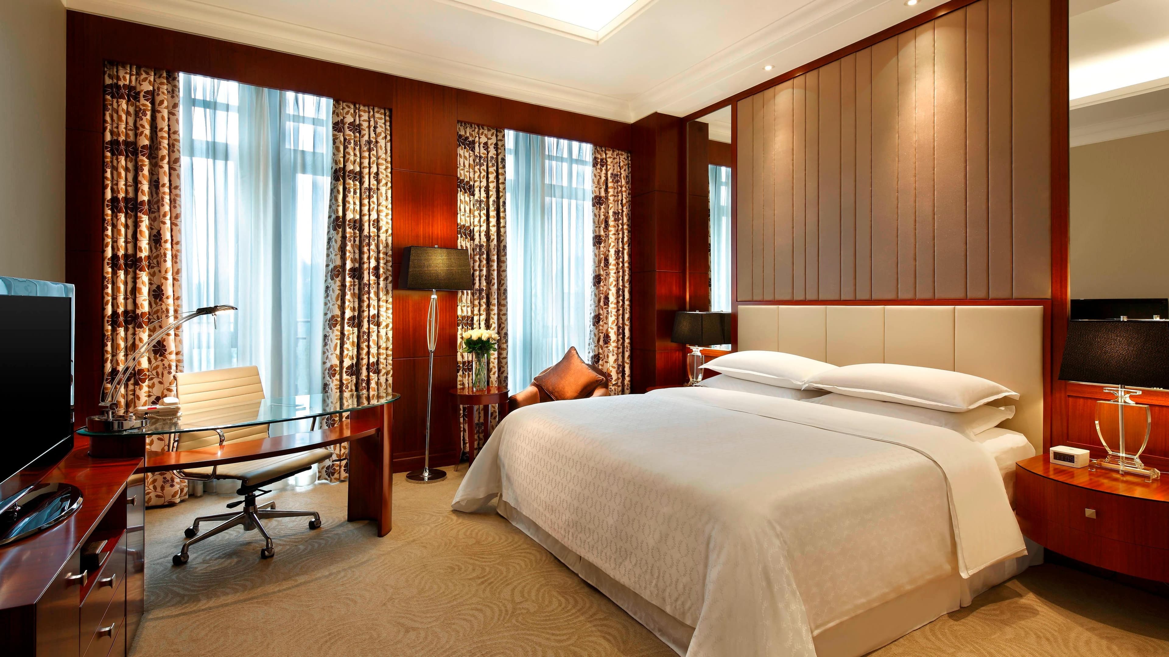 Deluxe King Room - Image 3