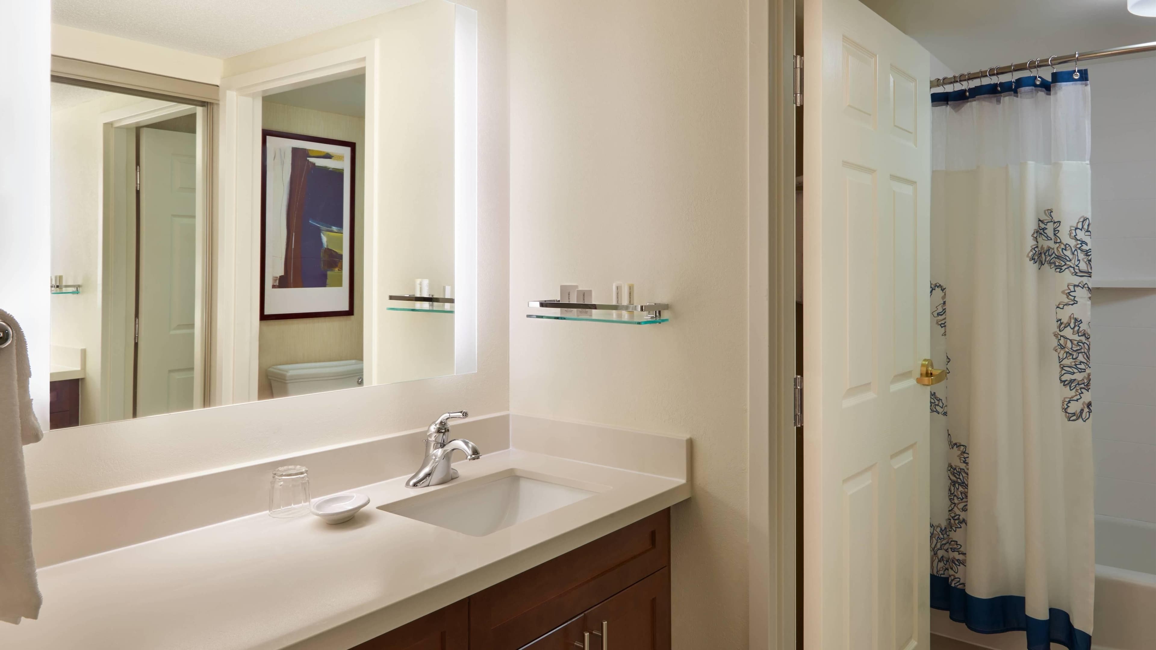 1 Bedroom Suite - Image 3