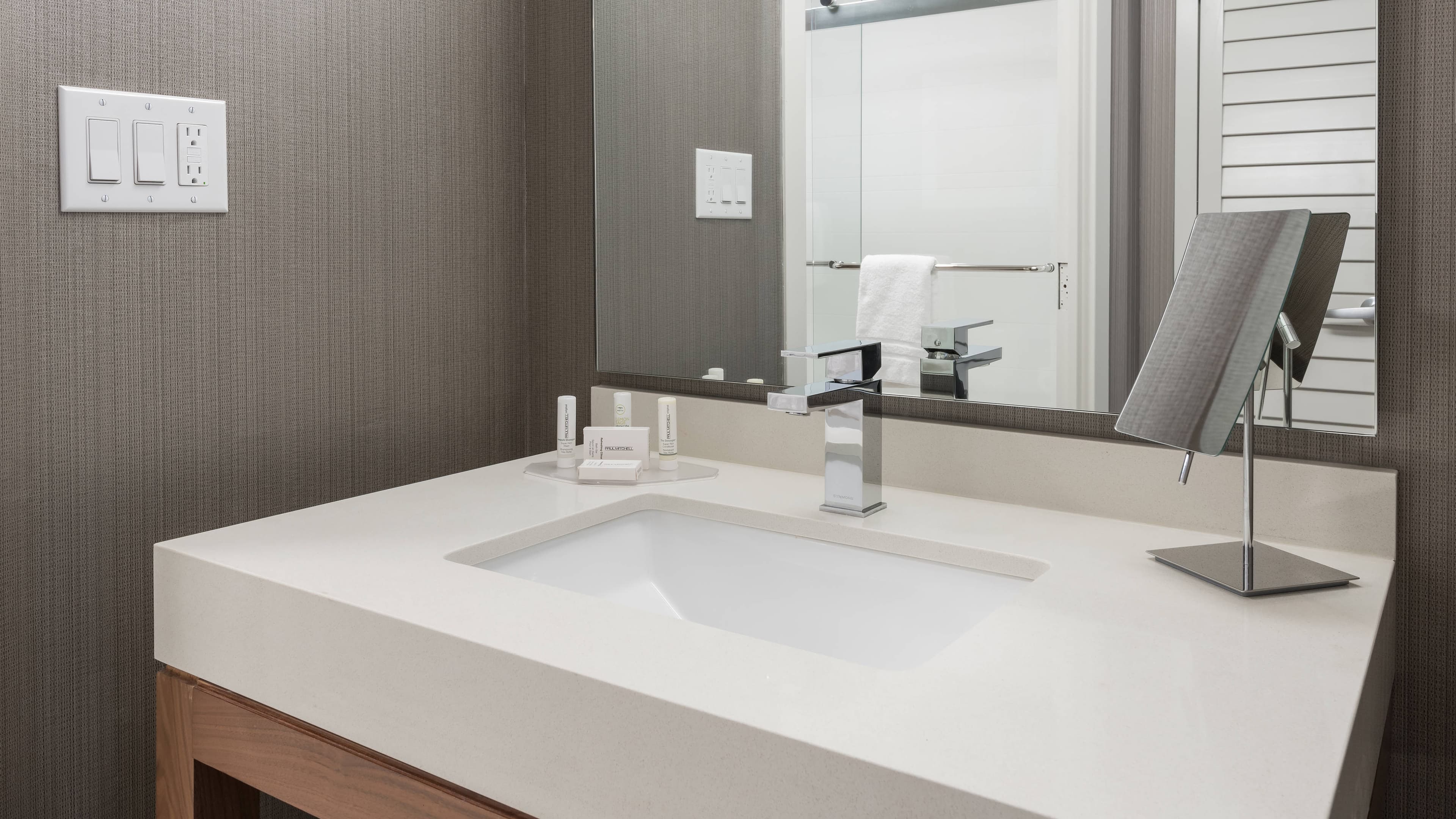 1 King Sofa Bed - Image 7