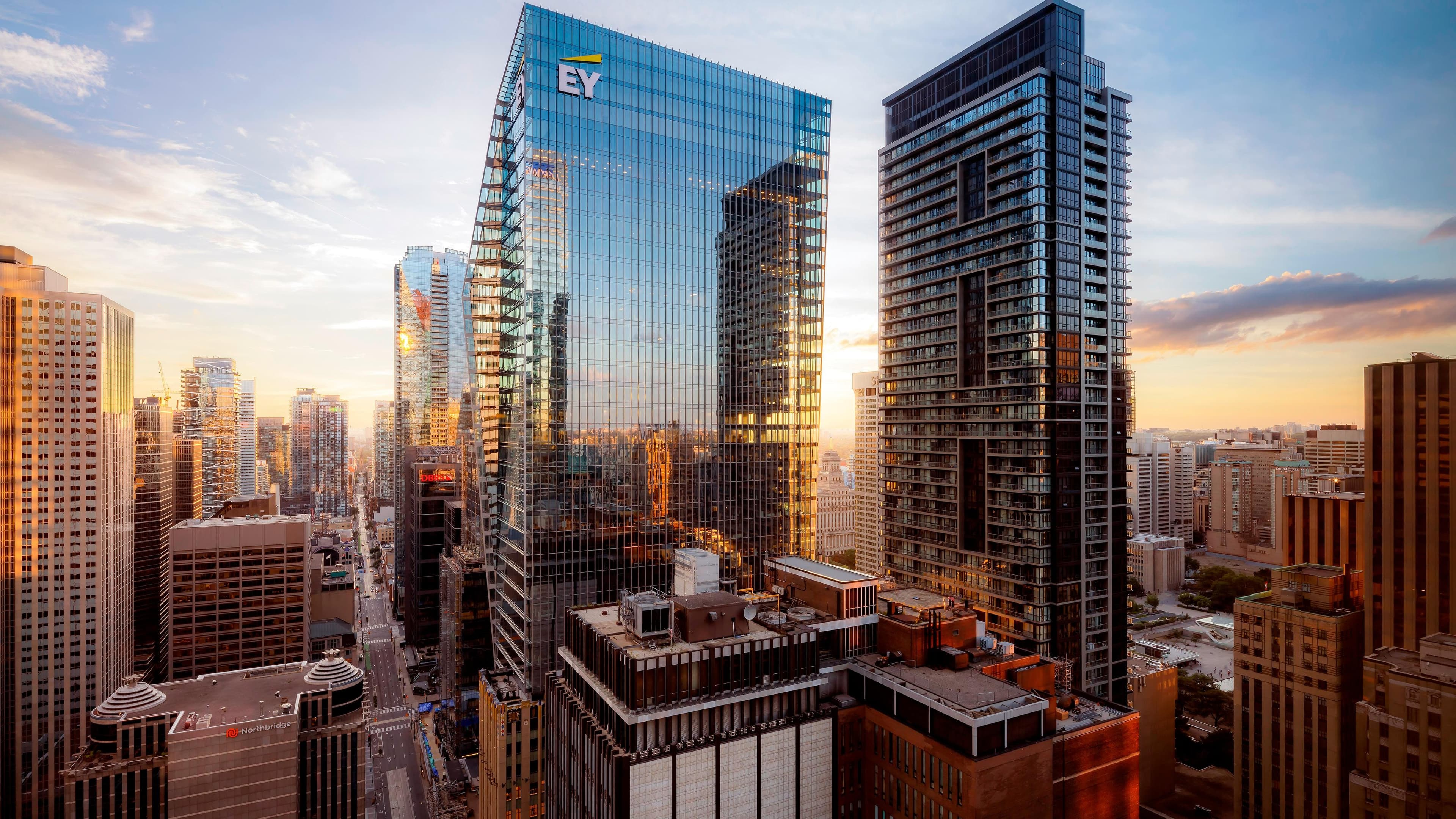 Deluxe Two Double Beds - Image 2