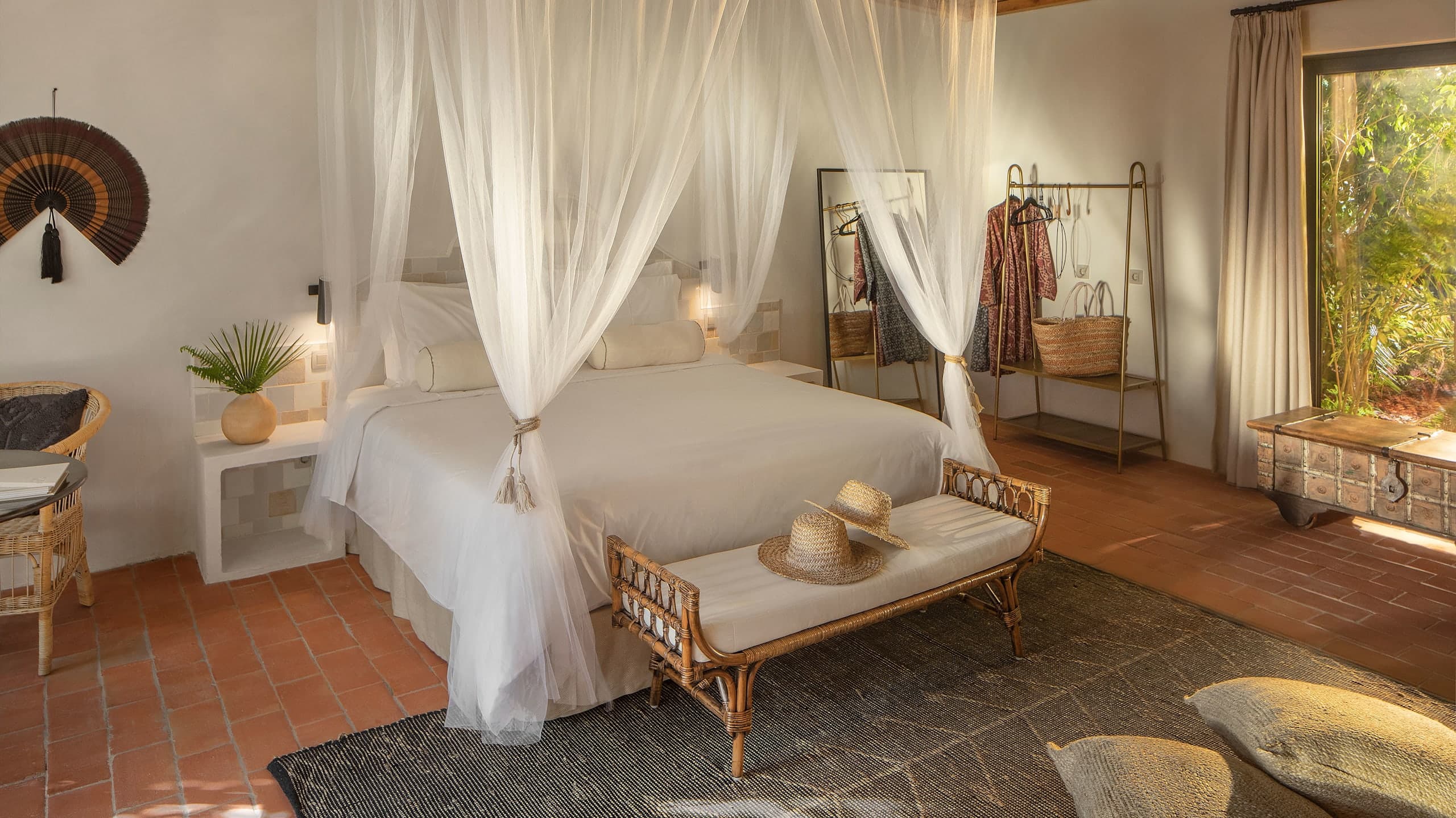 Deluxe Double Room with Bath - Image 4