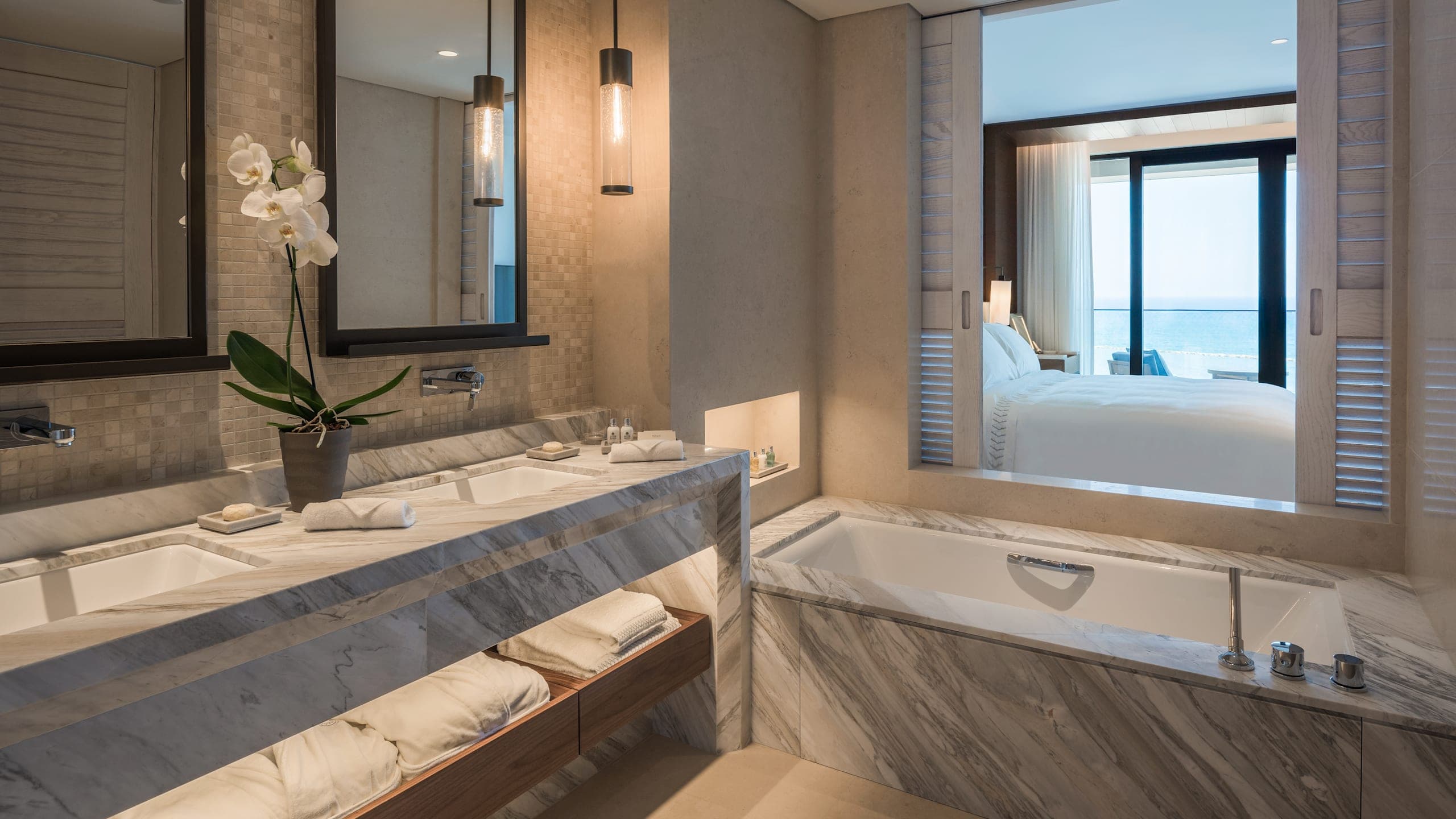 Deluxe Sea View Room - Image 3