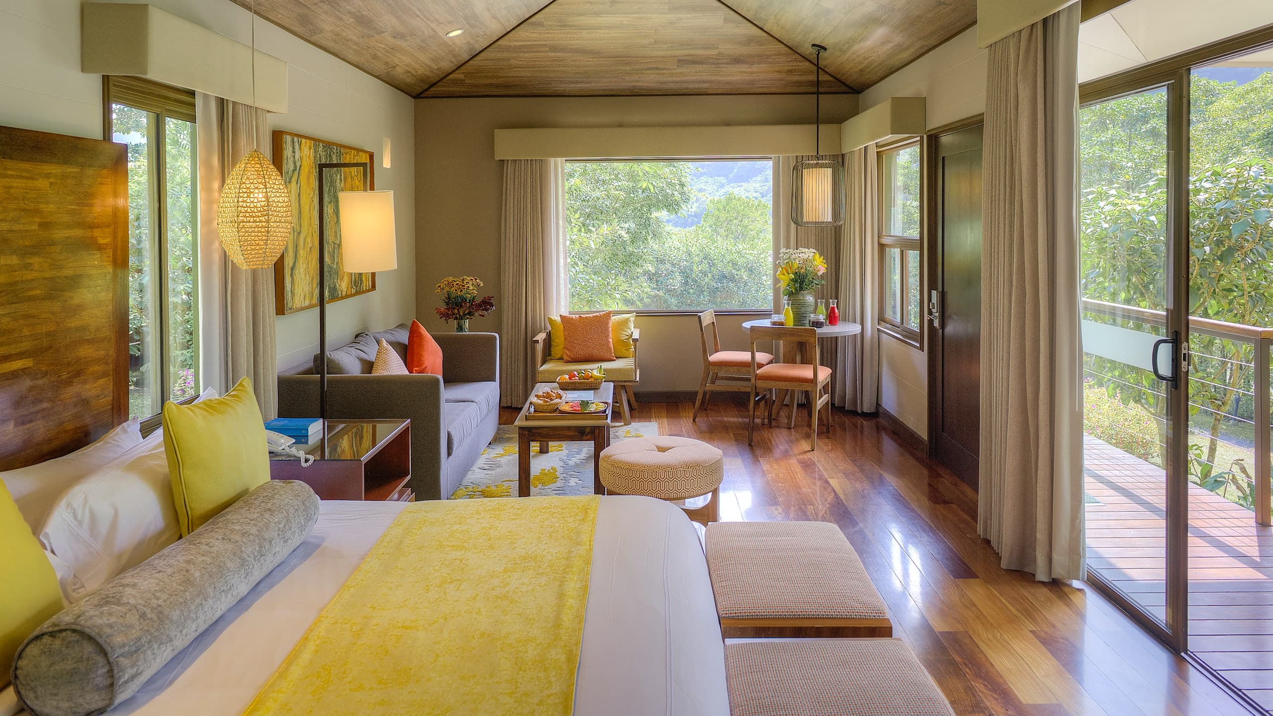 Luxury Suite with Cloud Forest View - Image 2