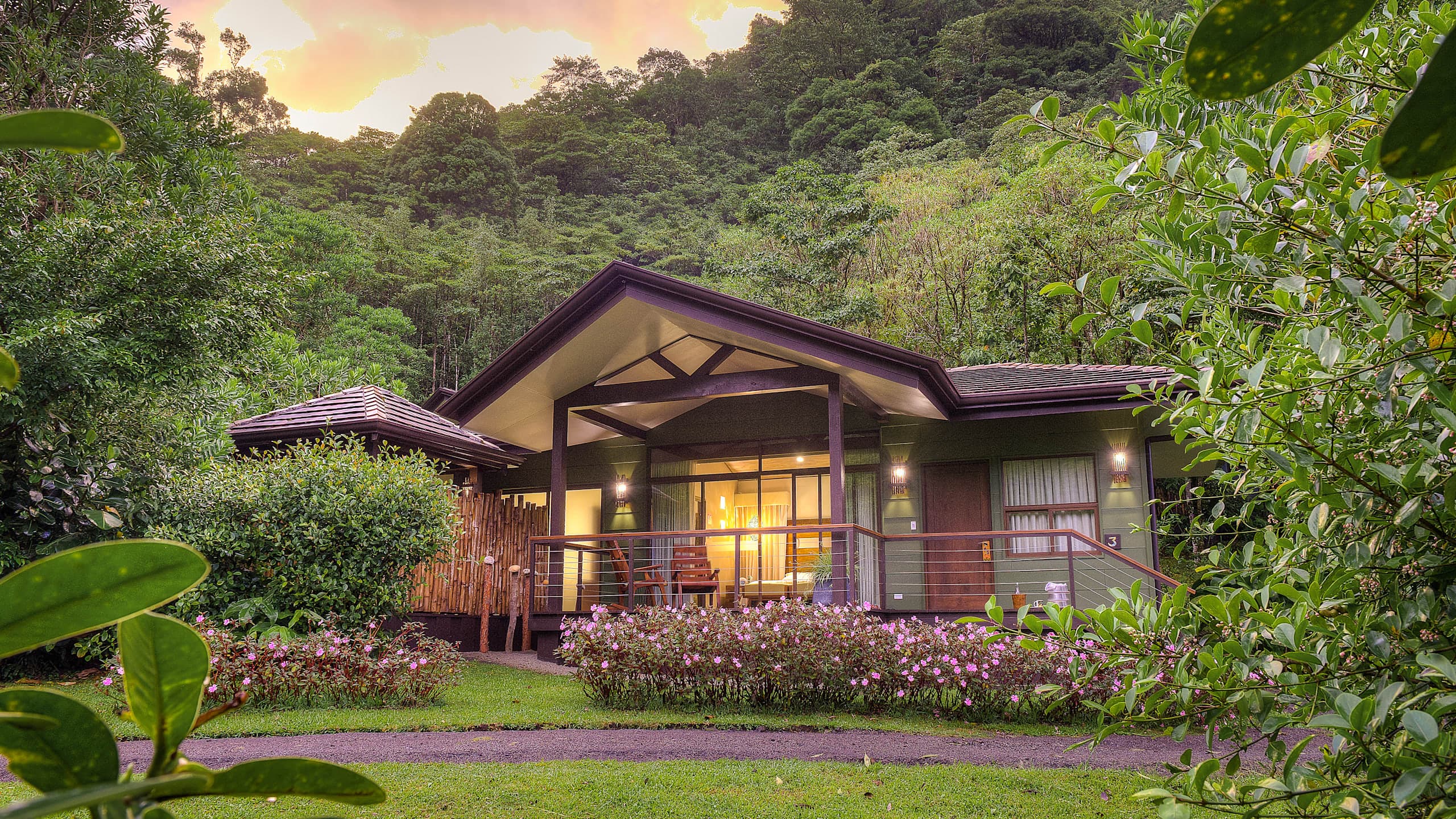 Luxury Suite with Cloud Forest View - Image 1