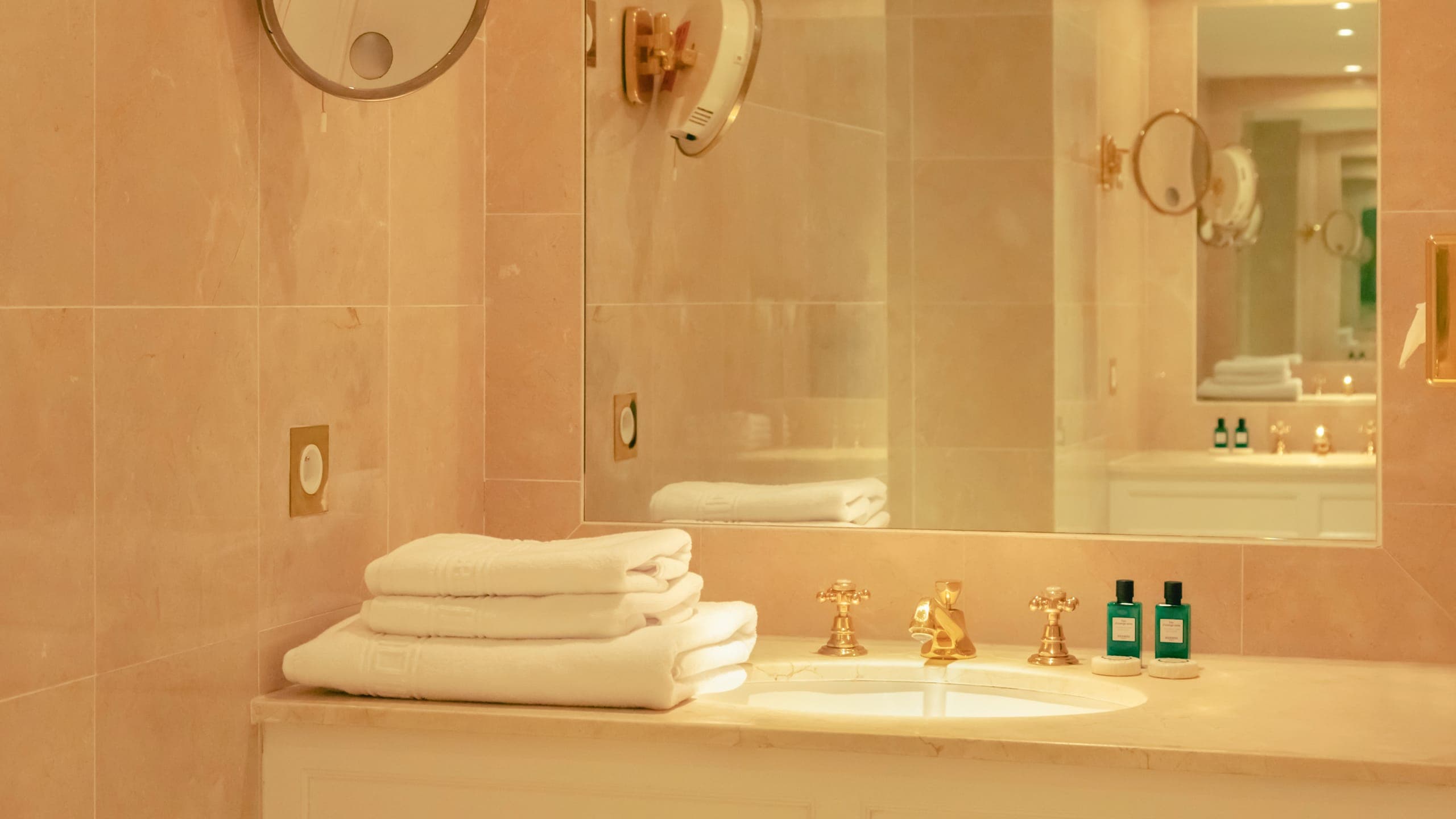 The Classic Room - Image 2