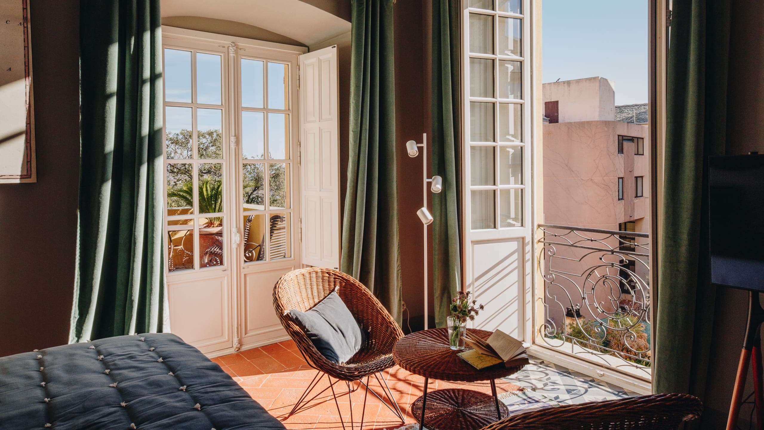 Grey Room - Image 10