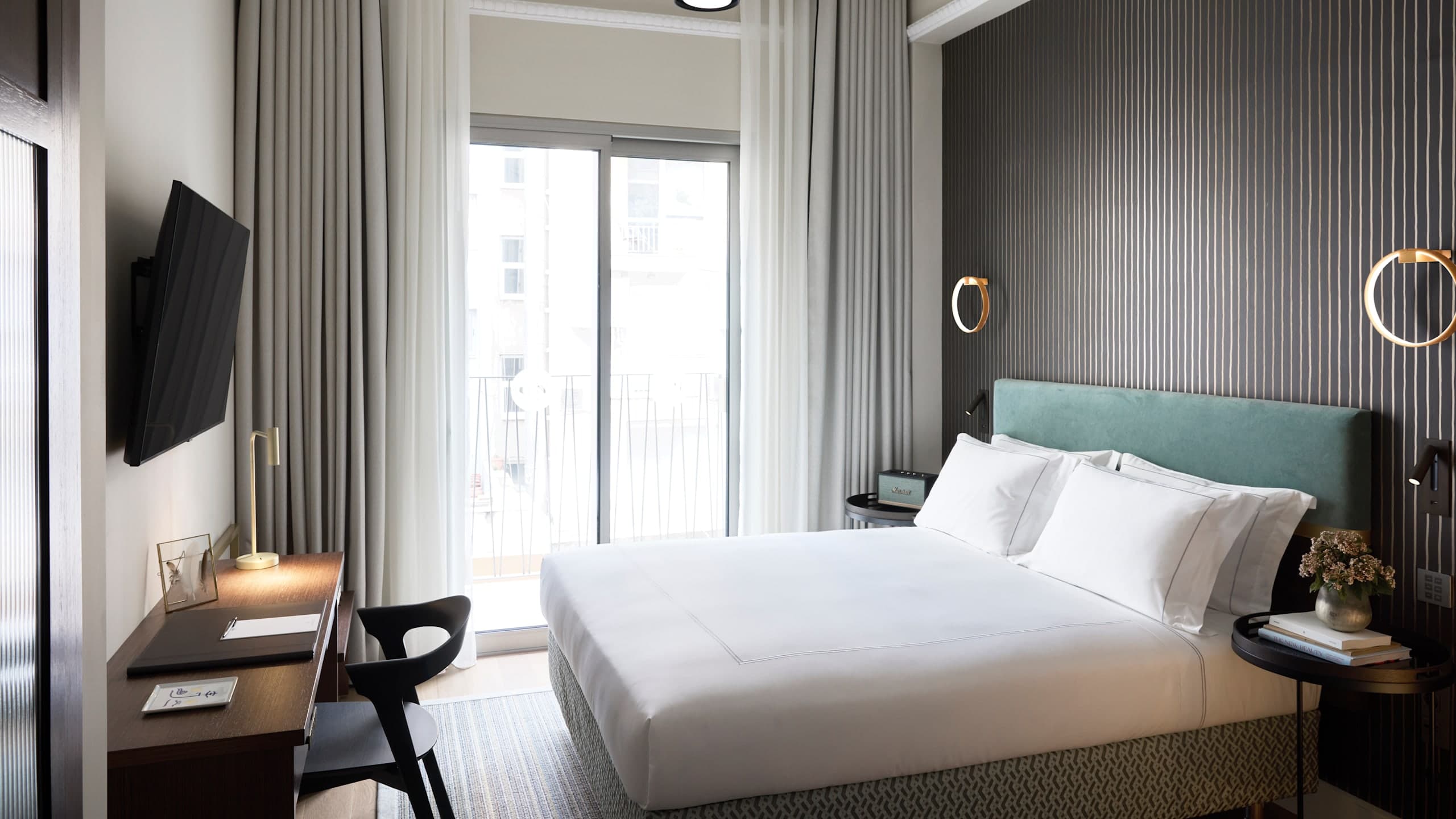 Classic Courtyard Room - Image 1