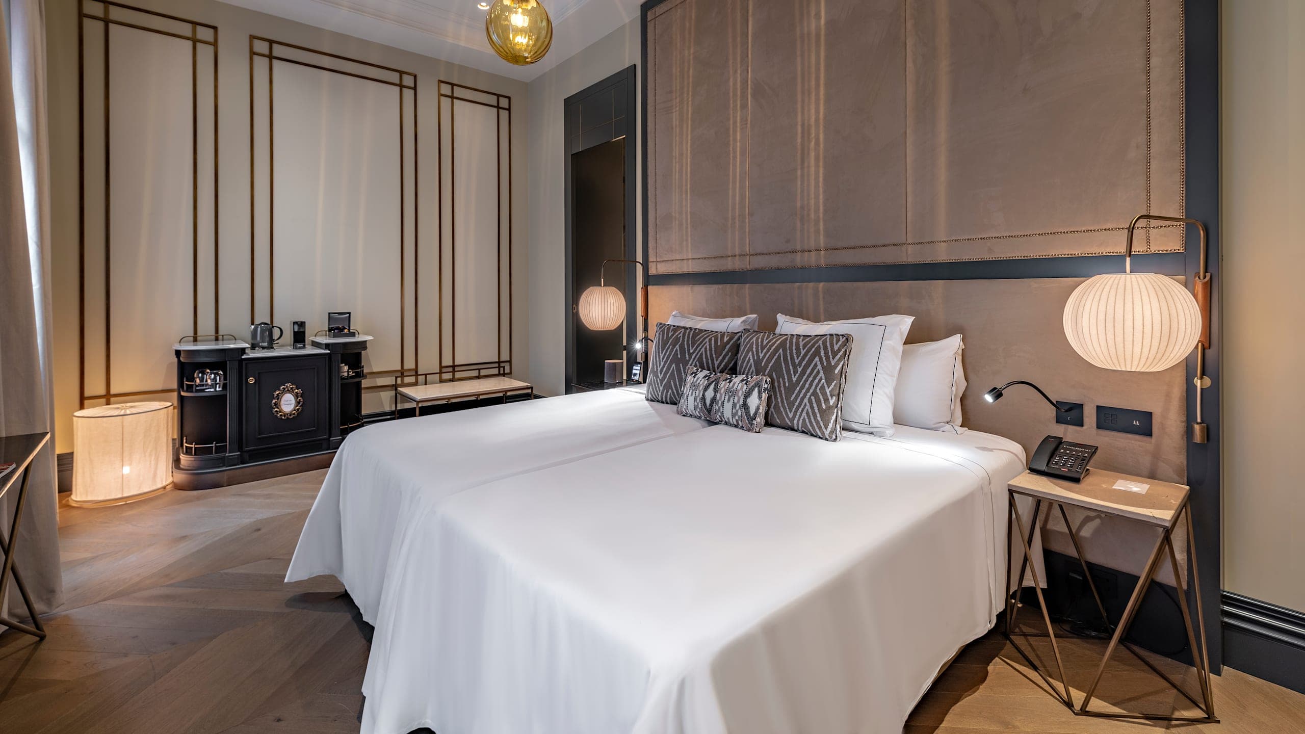 Deluxe Room - Image 3