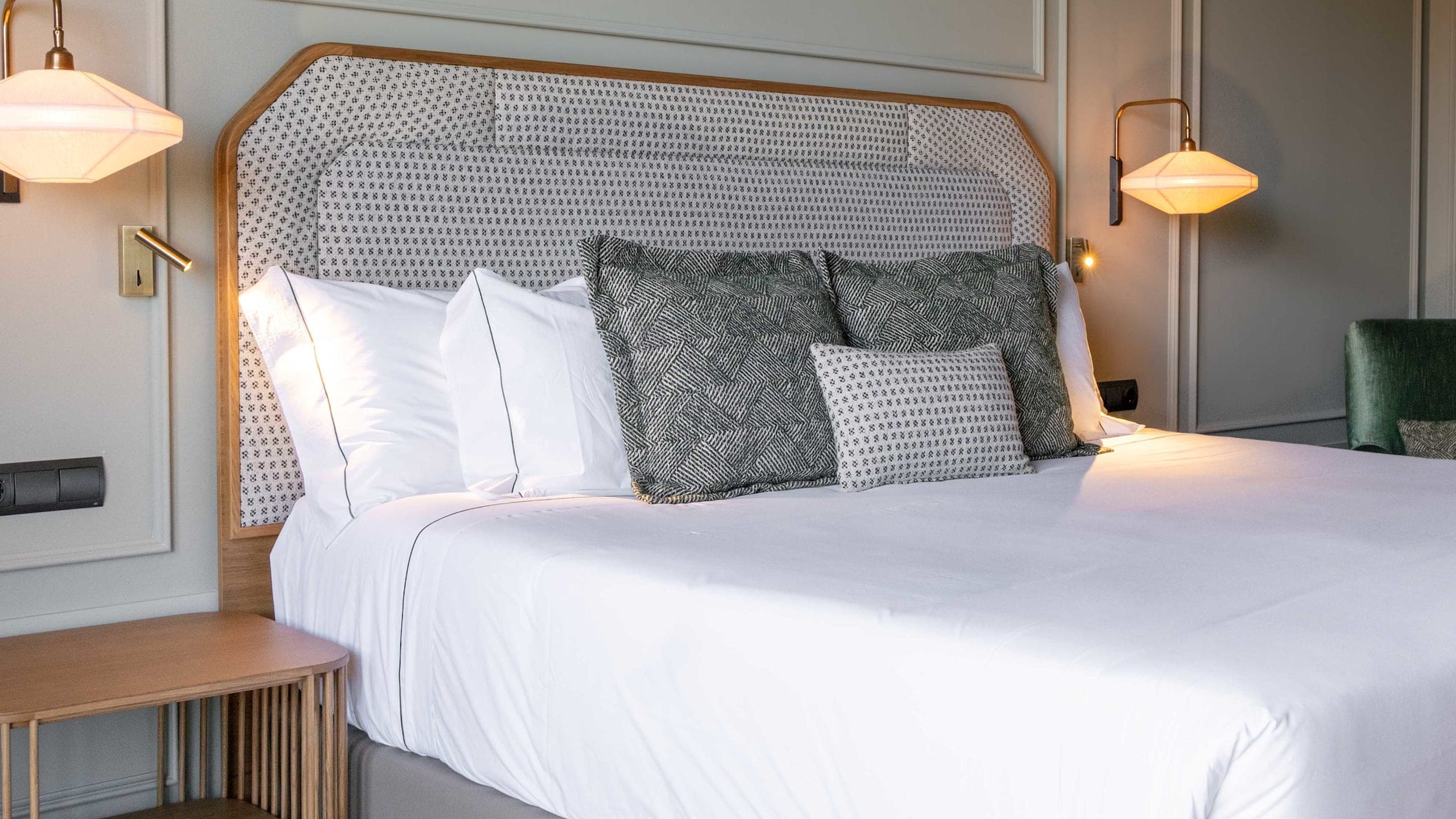 Deluxe Room - Image 1