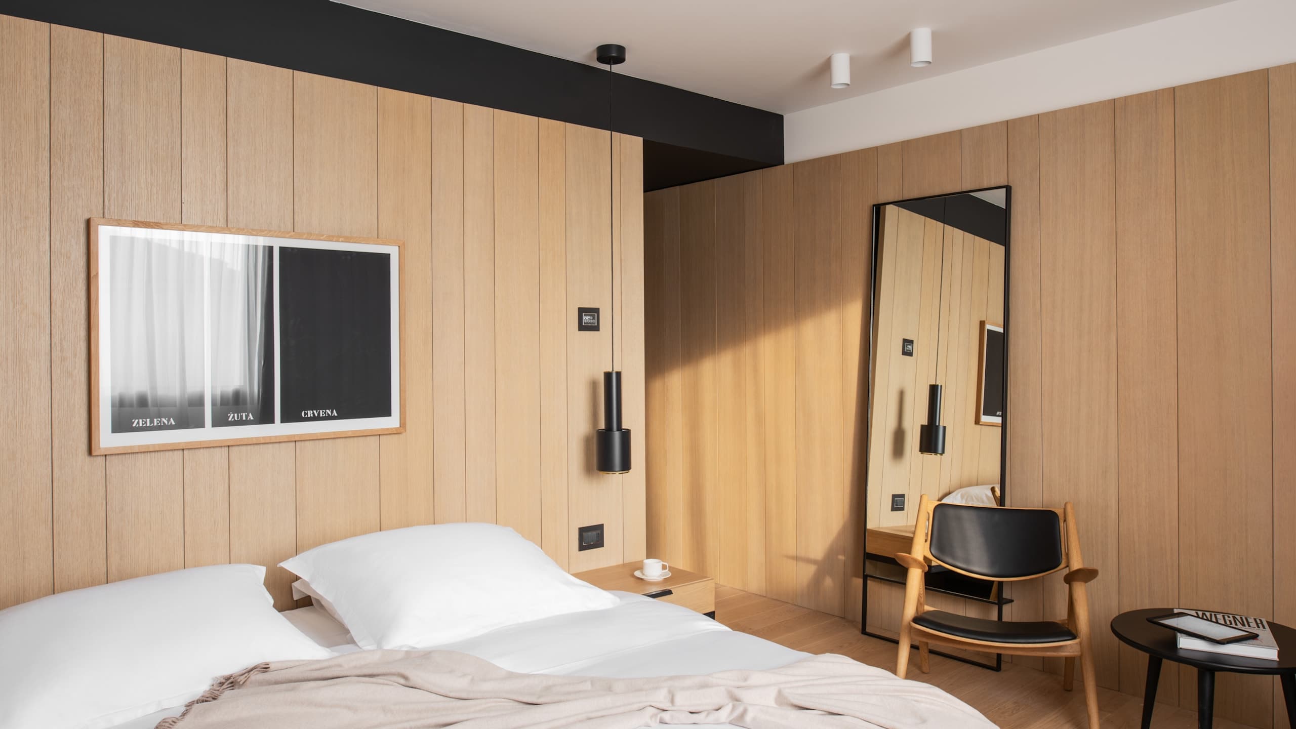 Superior City View Room - Image 4