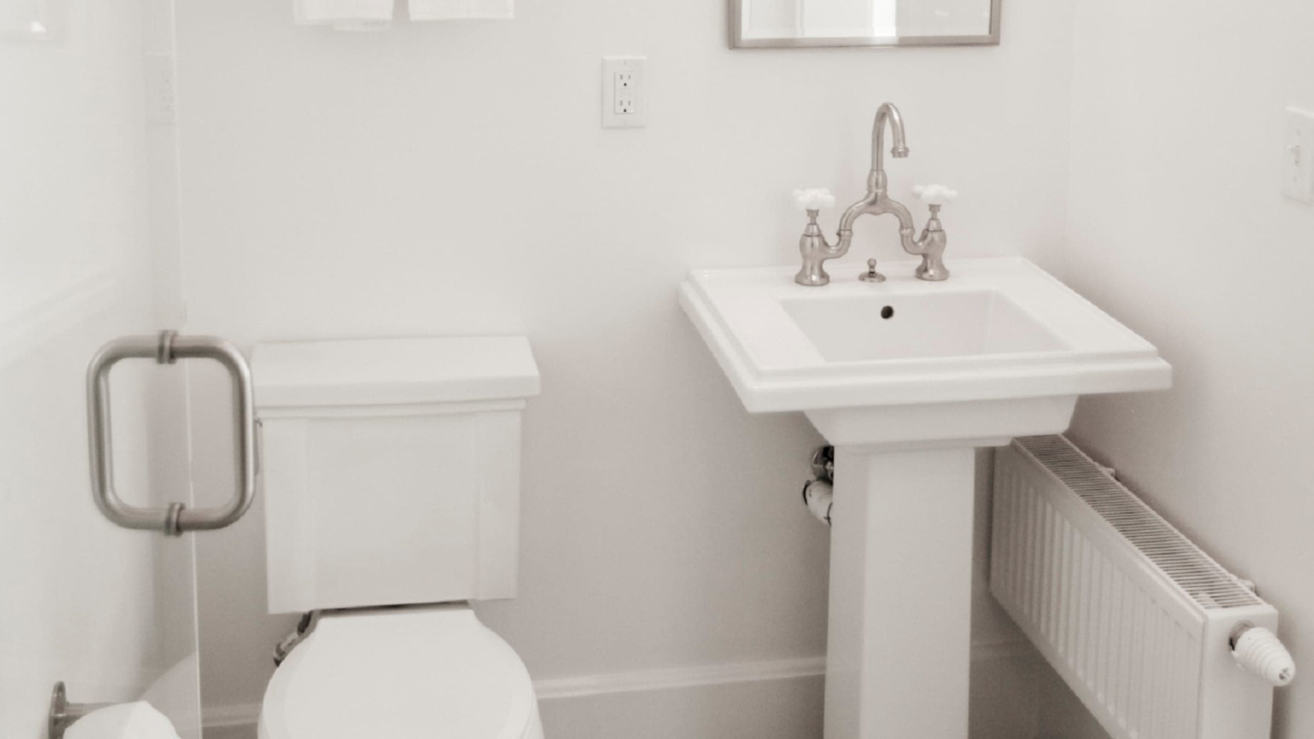 Tiny Cottage Queen - Image 4