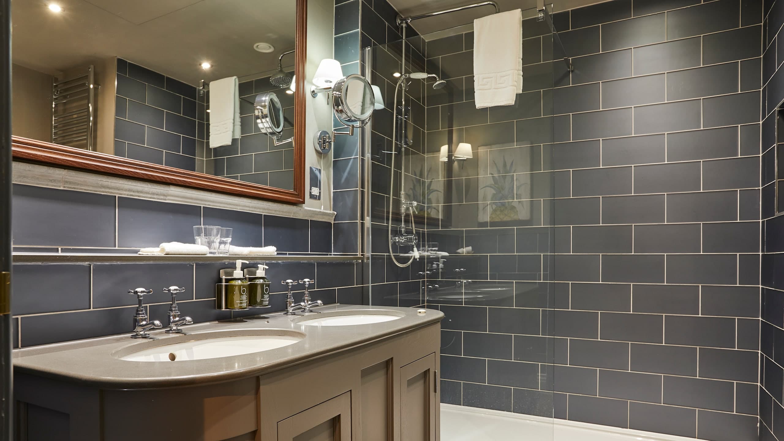 Junior Suite - Walnut House - Image 2