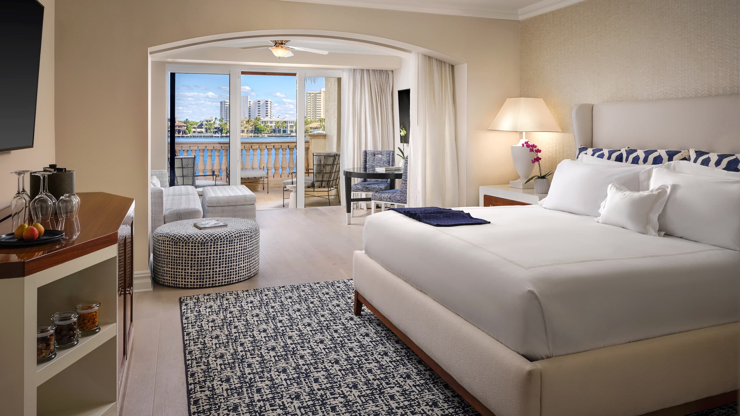 Lake View Junior Suite King + Accessible Tub - Image 1