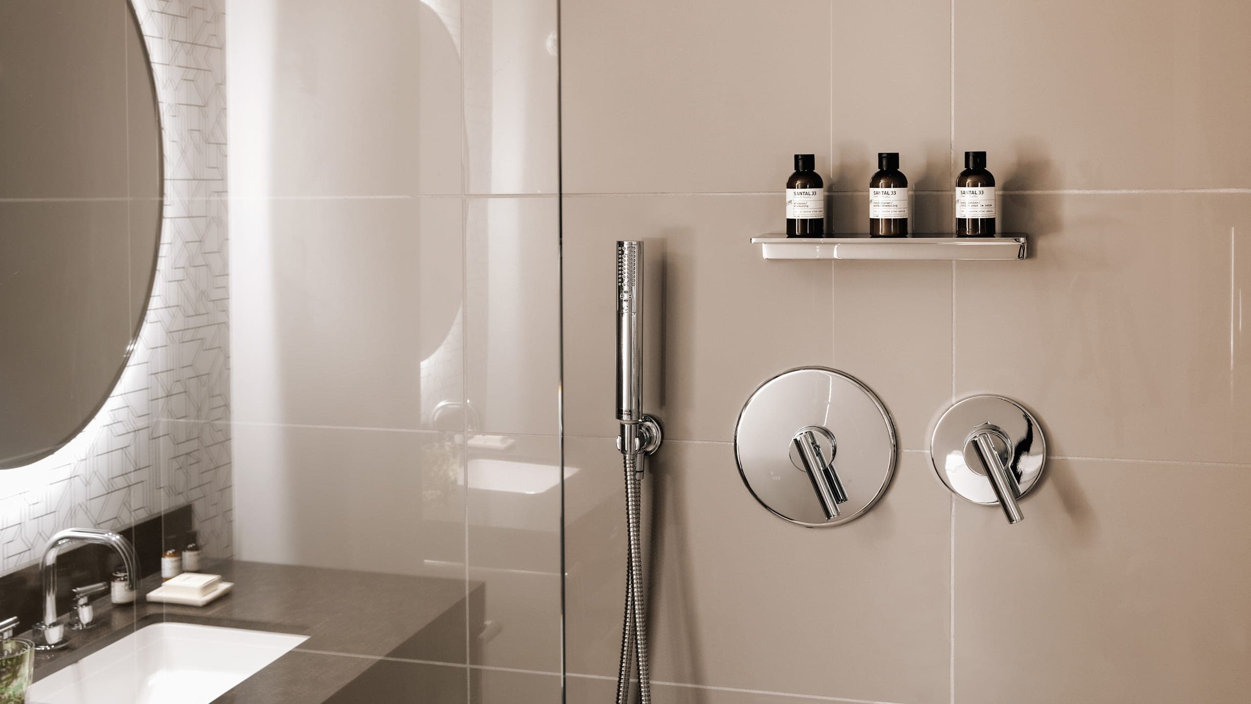 True Two Queens - Image 2