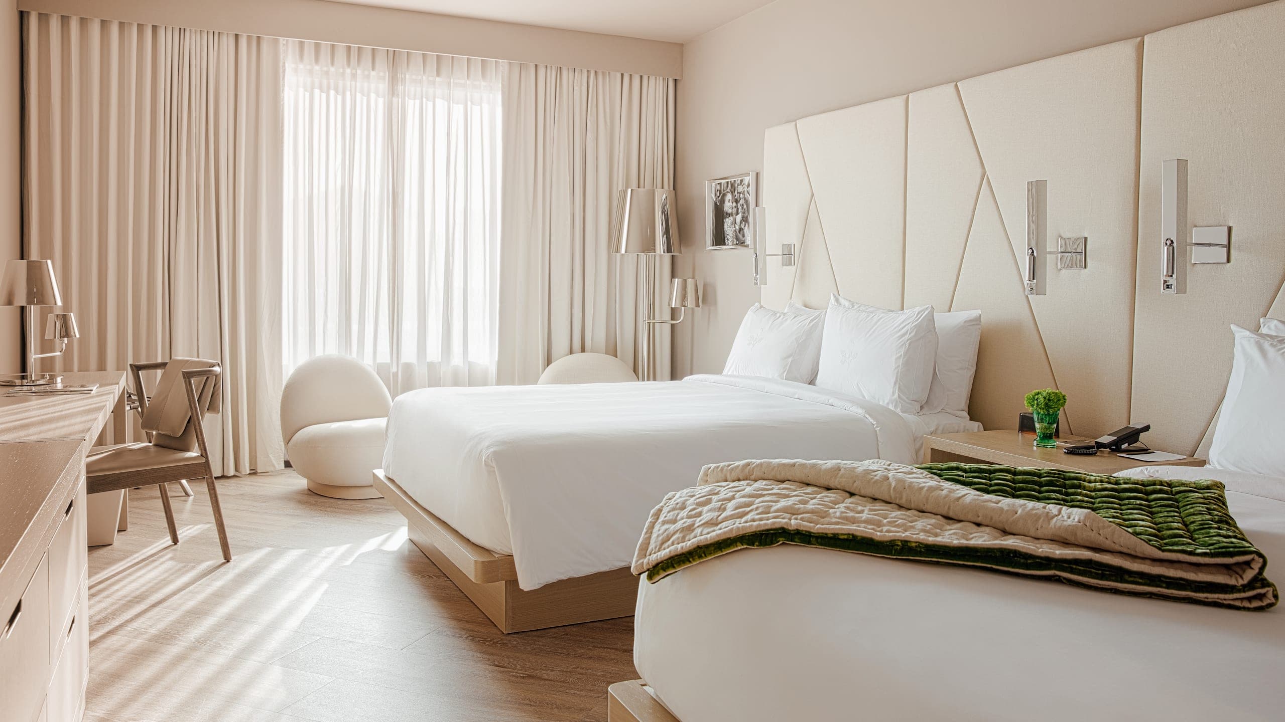 True Two Queens - Image 1