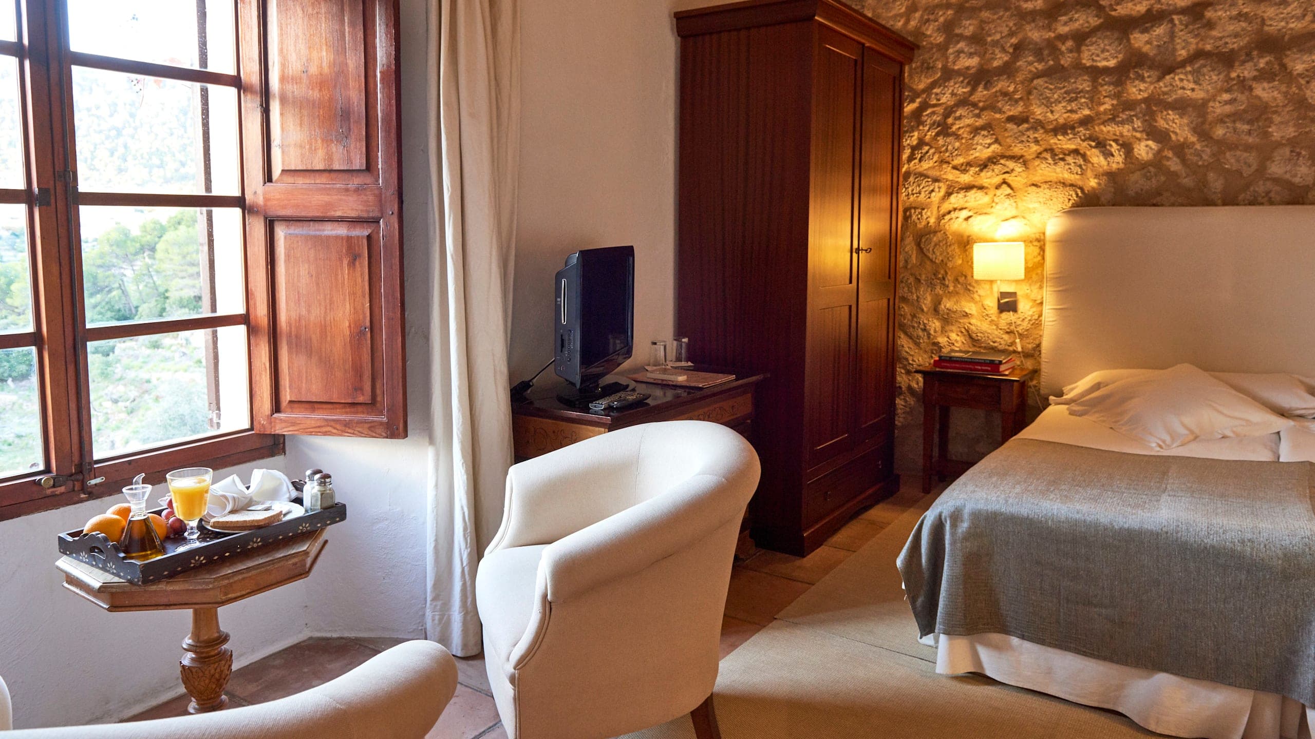 Superior Double Room - Image 2