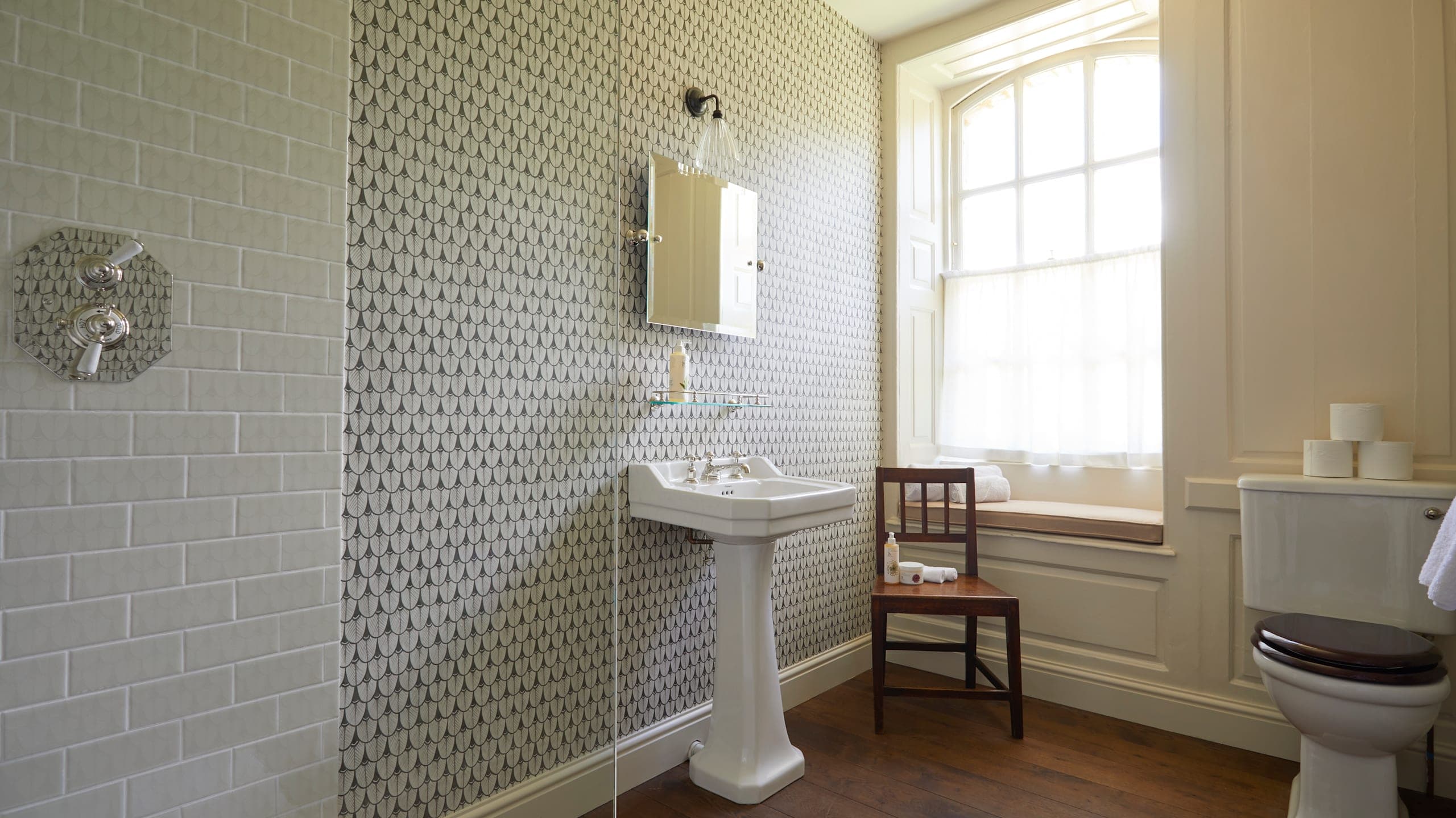 Medium Rooms - Image 2