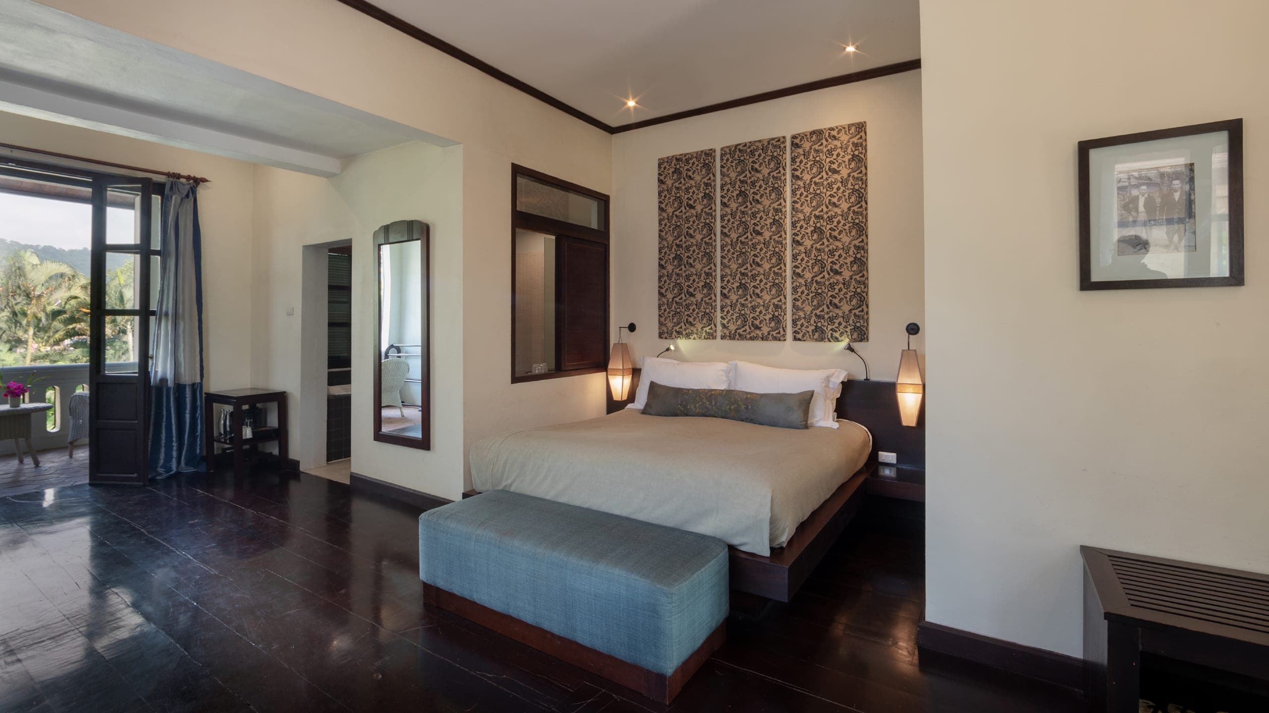 Deluxe River View Room - Image 4