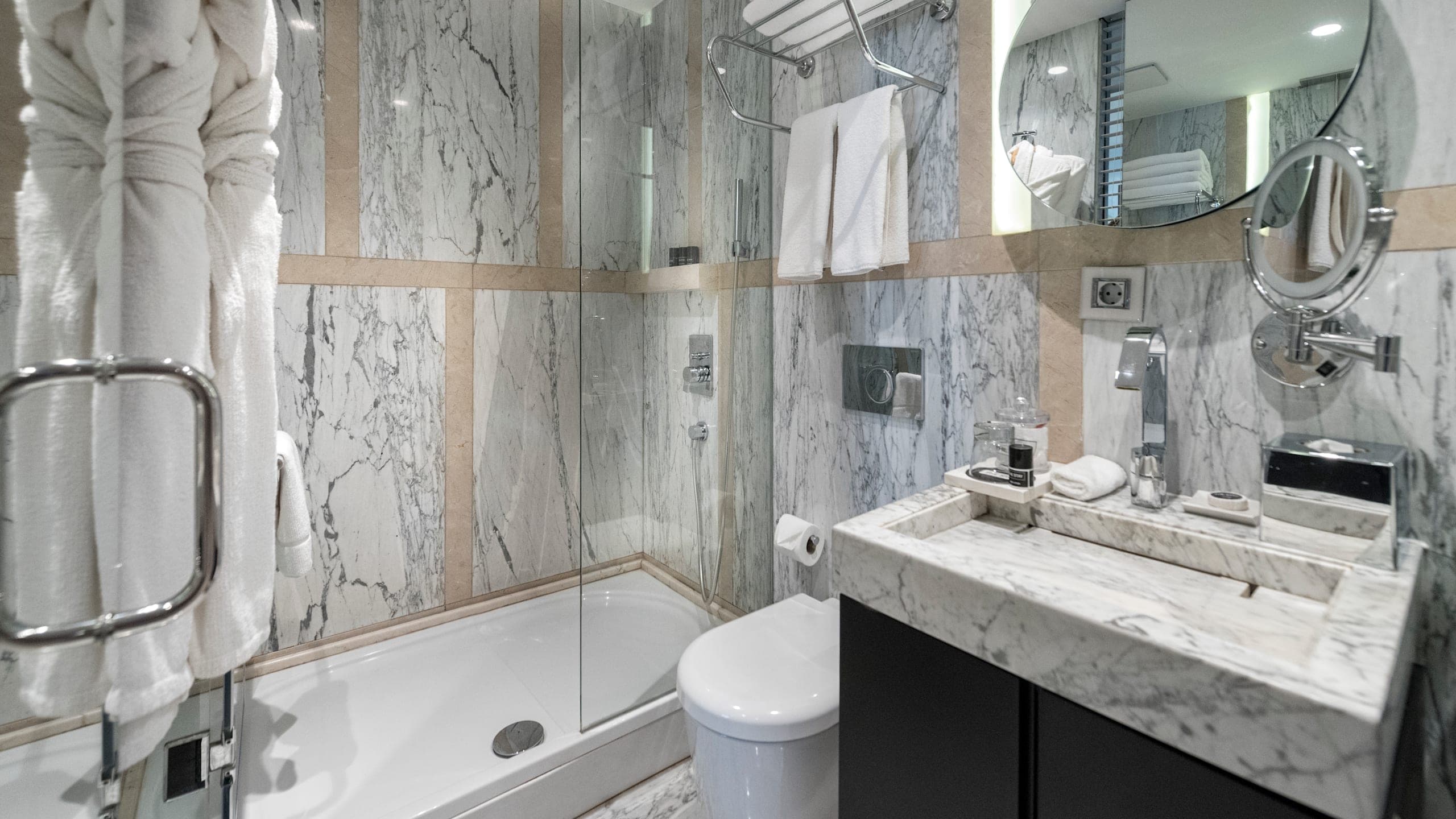 Superior King - Image 1