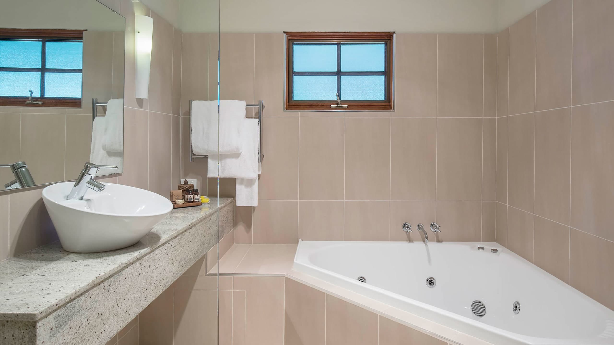 King Spa Room - Image 3