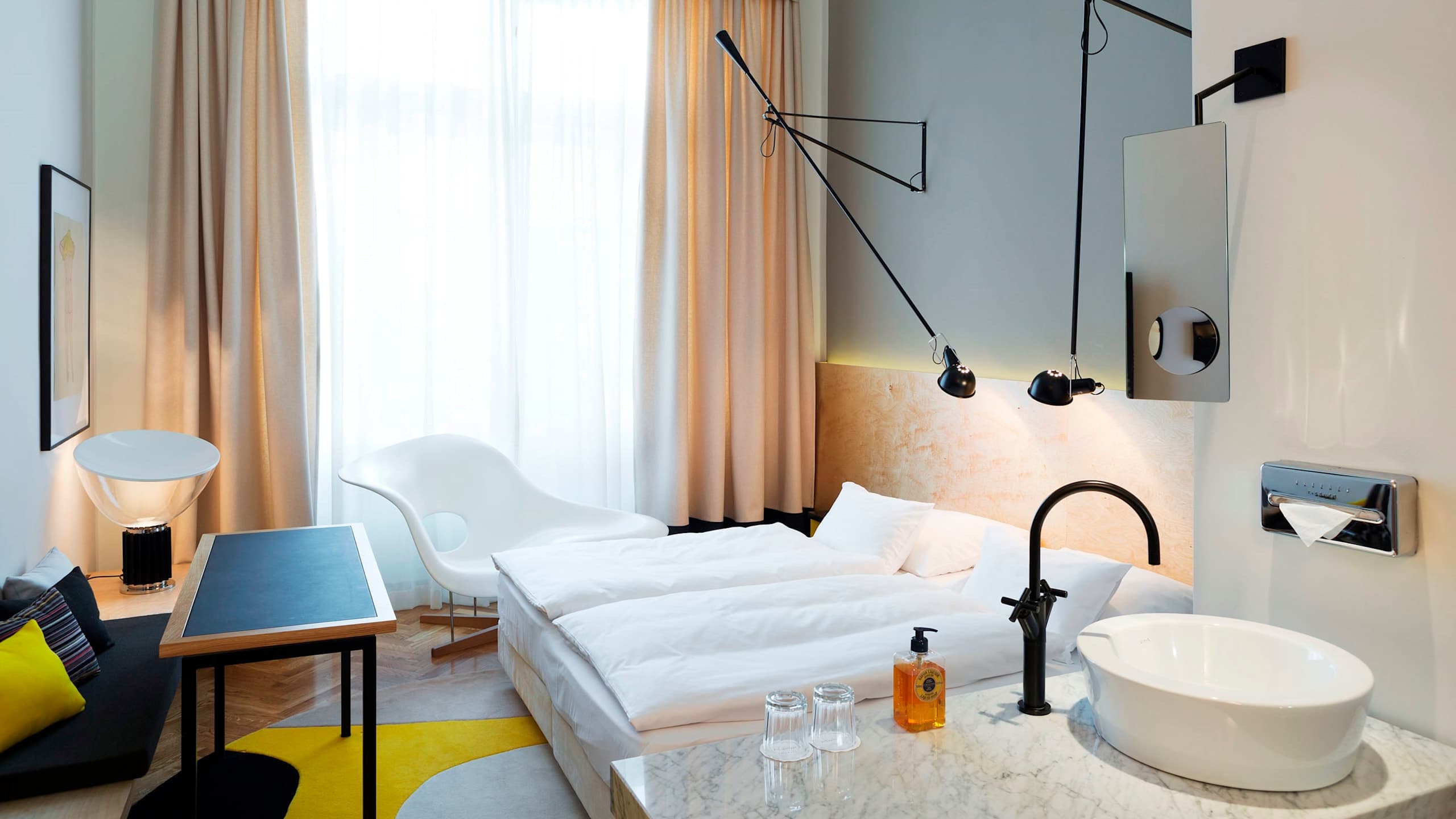 Double Room Medium - Image 13