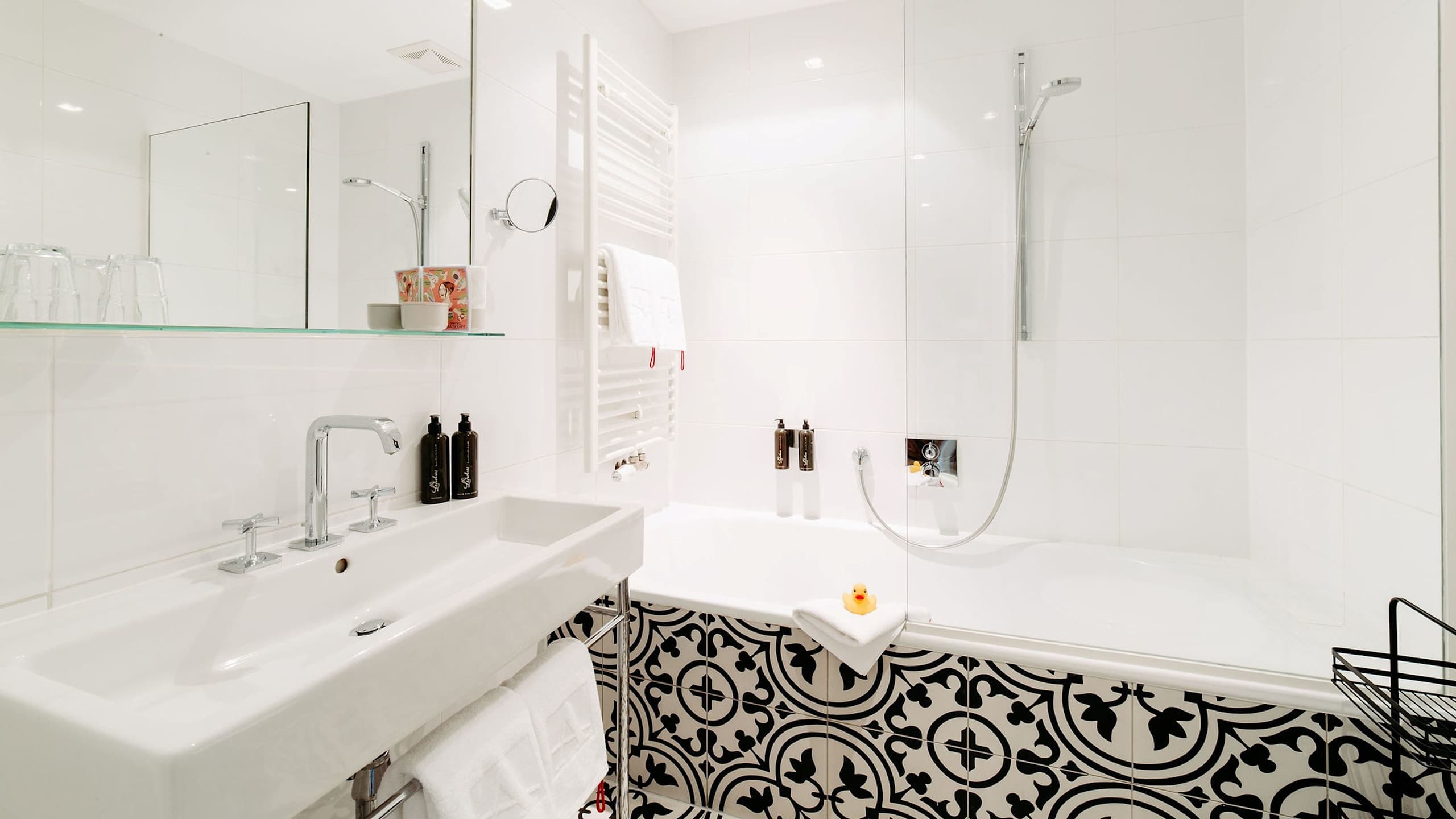 Double Room Medium - Image 12