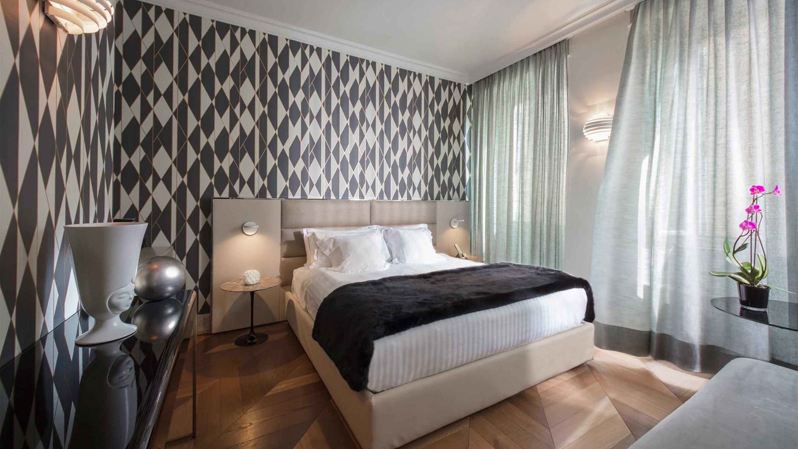 Prestige Courtyard View - Image 1