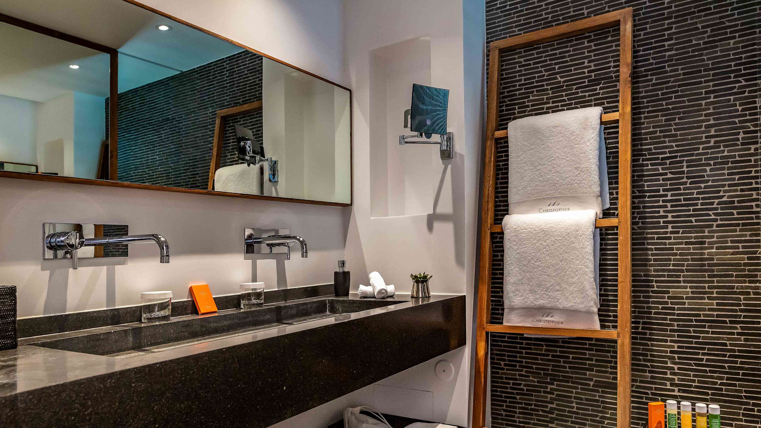 Ocean Junior Suite - Image 2