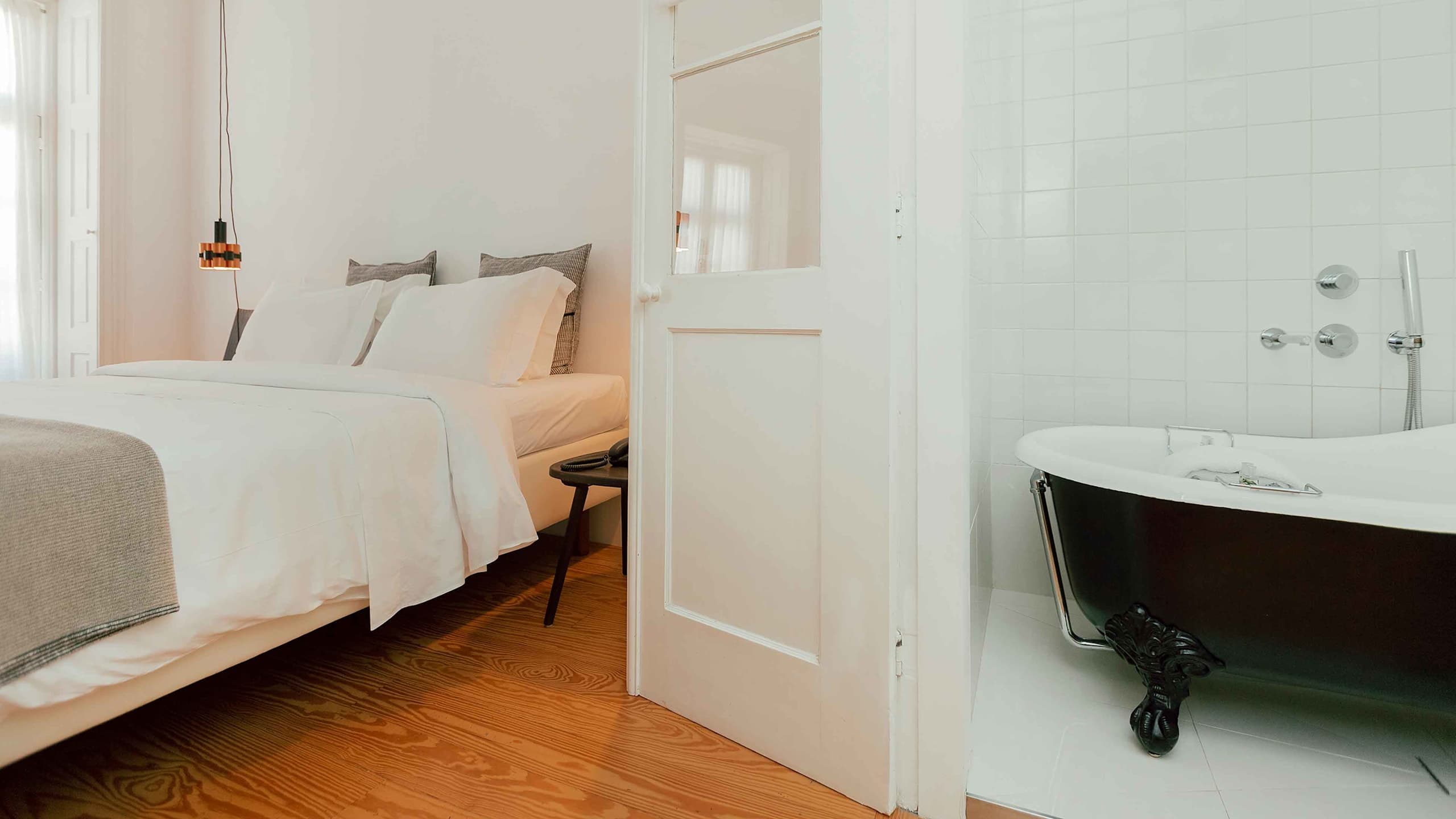 Townhouse Suite Queen Deluxe City - Image 1