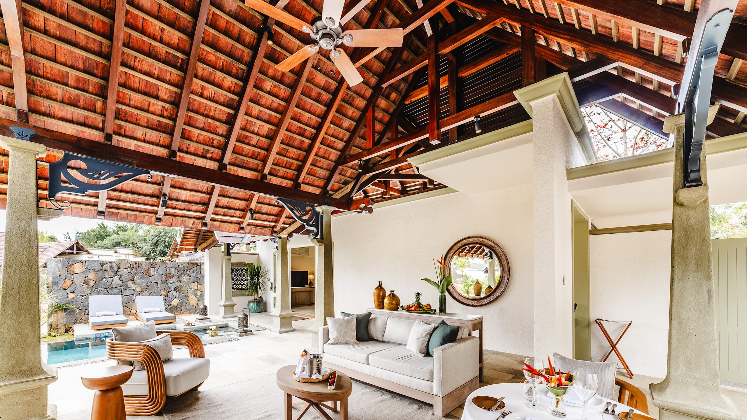 Luxury Suite Pool Villa - Image 1