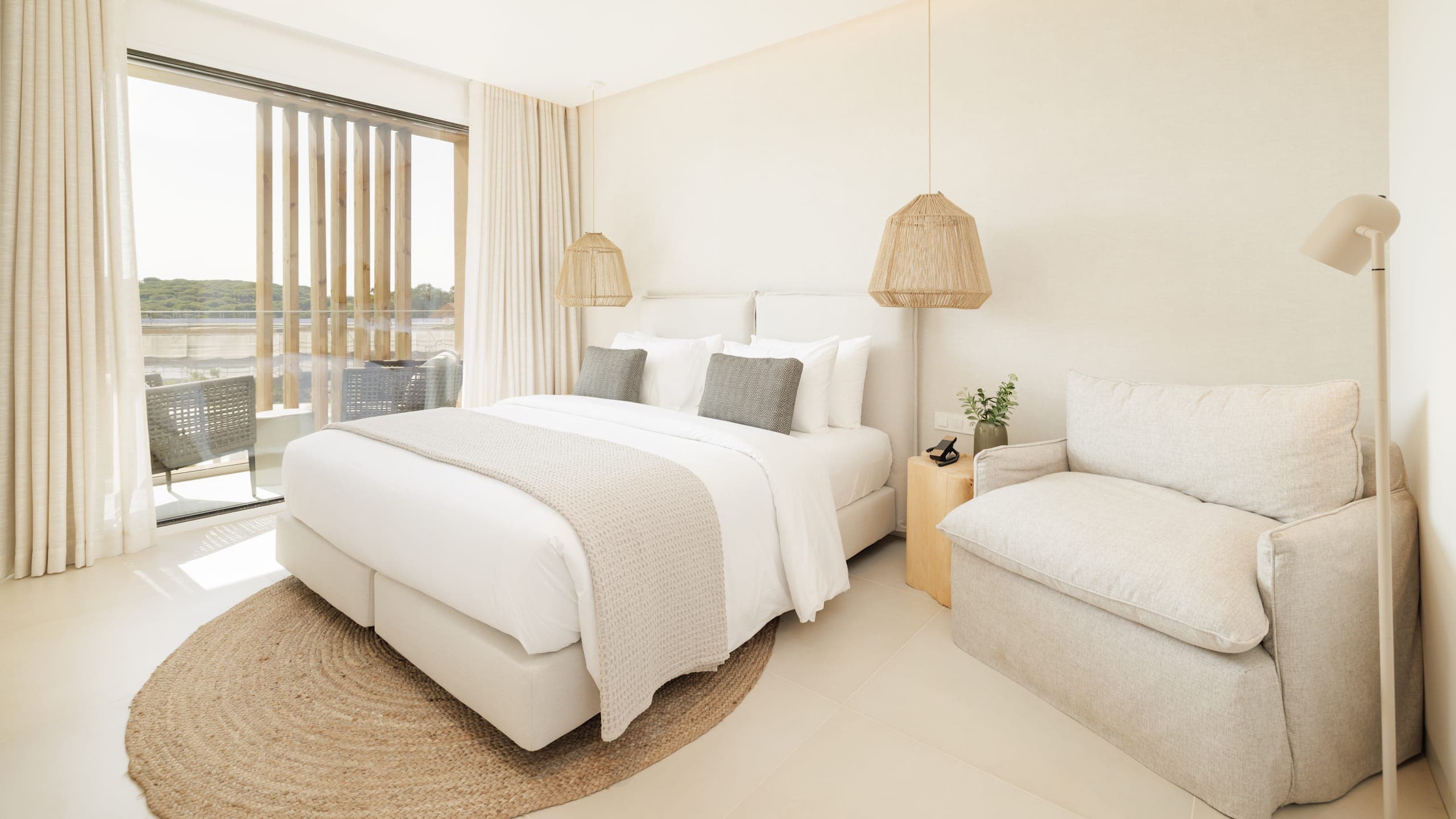 One-Bedroom Apartment - Image 1