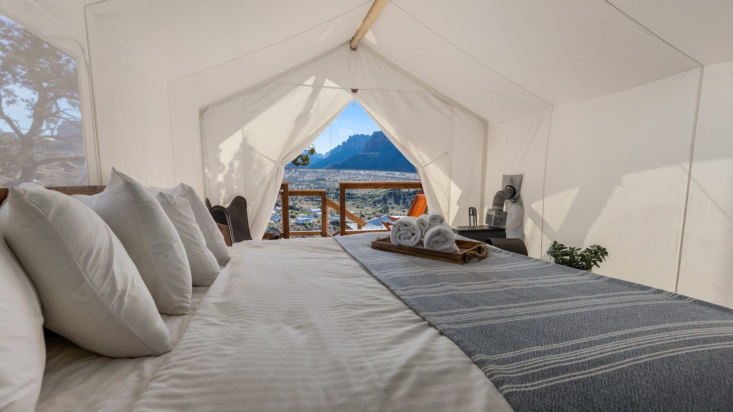 Deluxe Tent - Image 3