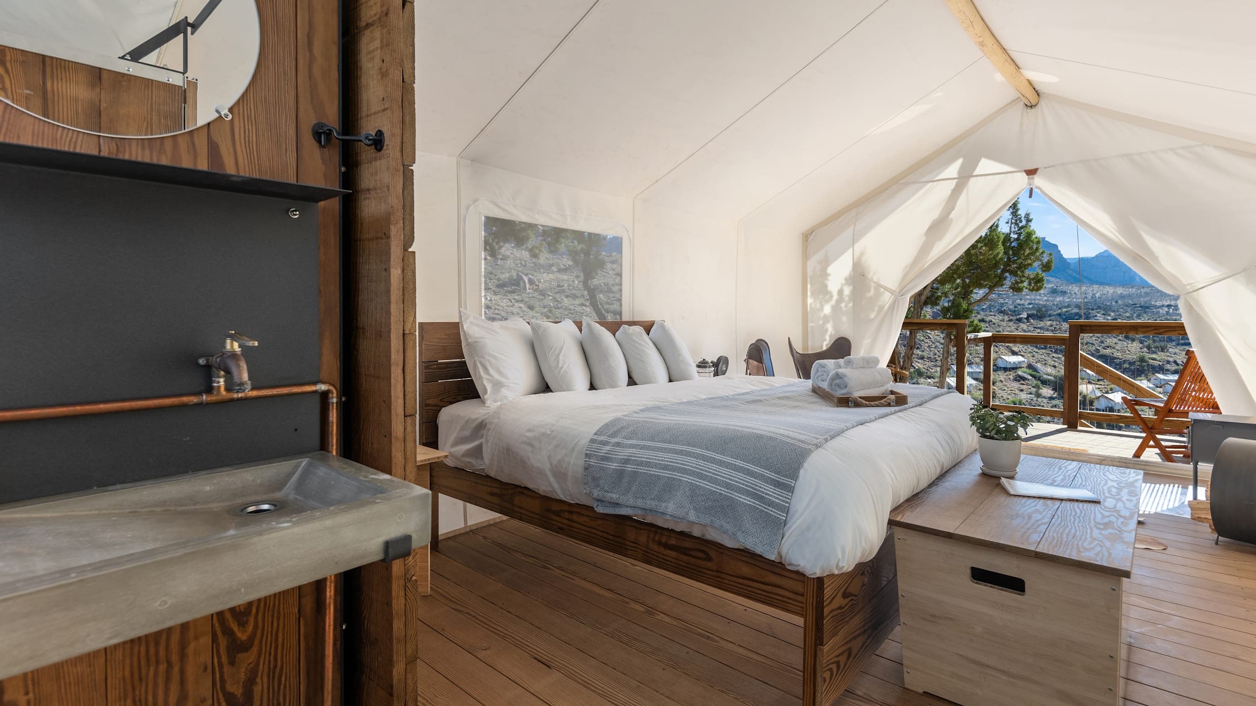 Deluxe Tent - Image 2