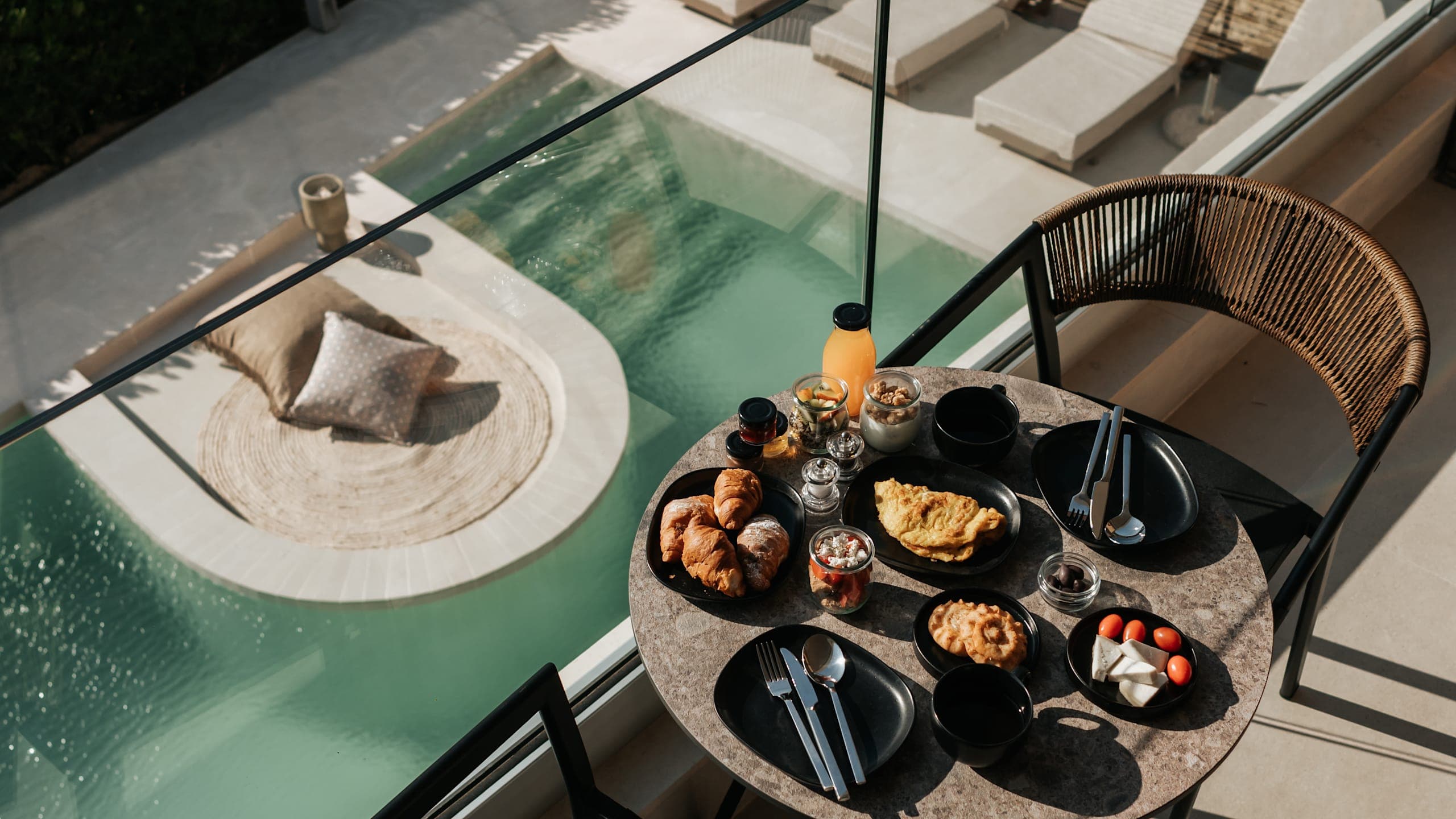 Deluxe Sea View Double Room - Image 3