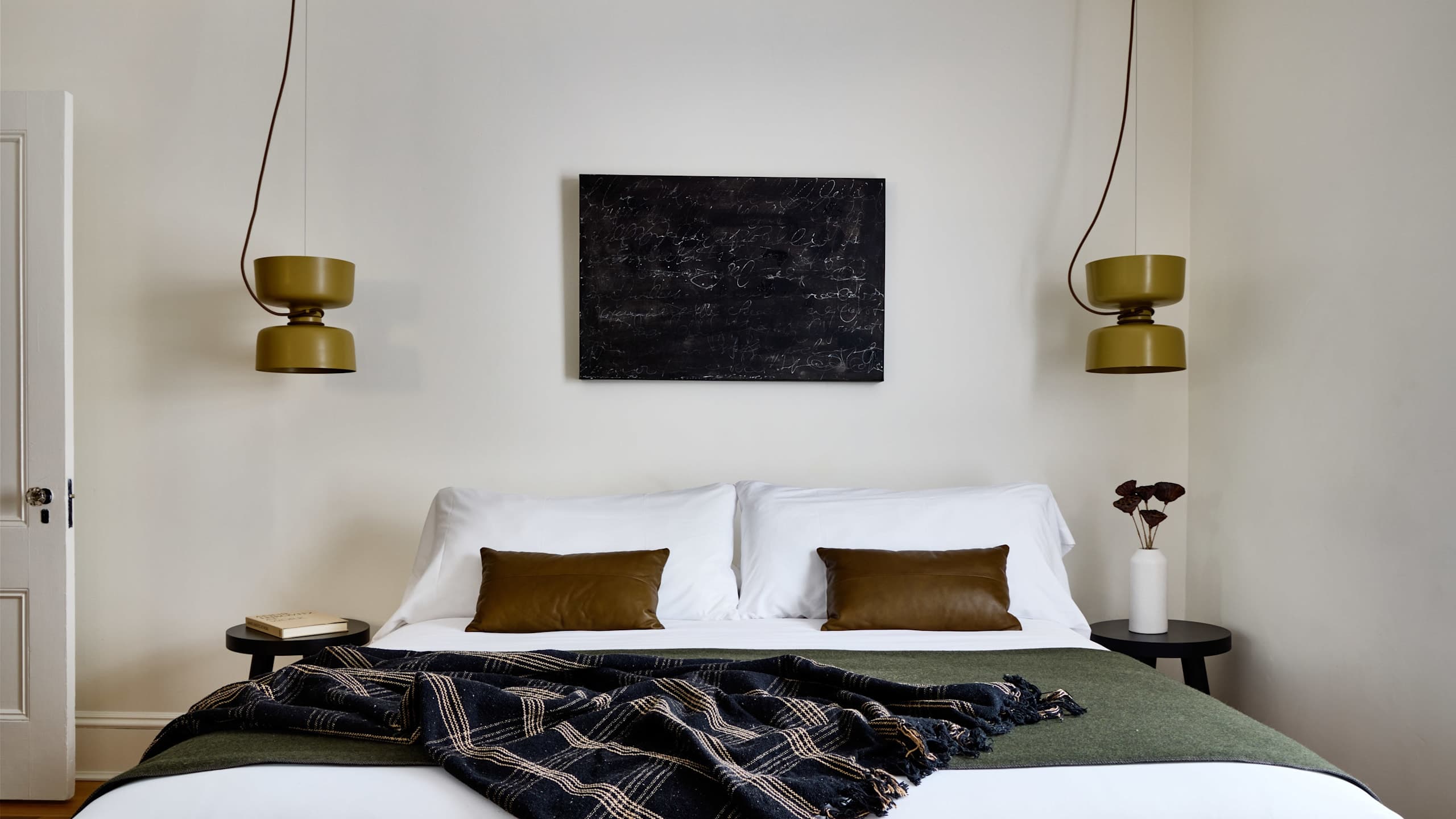 King Fireplace Suite - Image 3