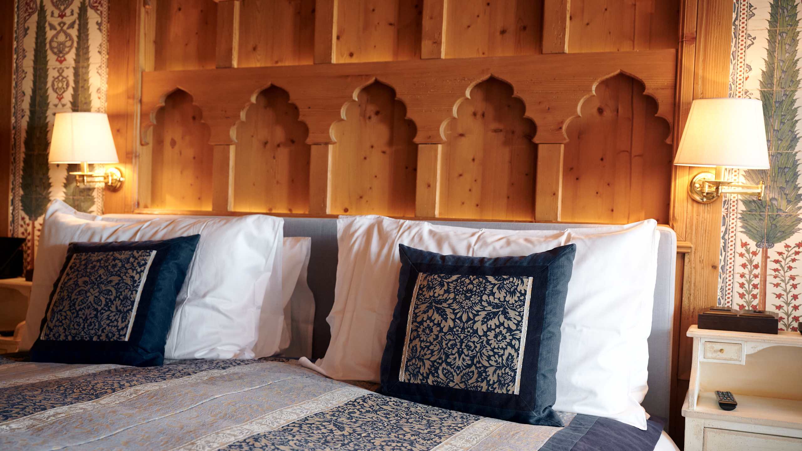 Deluxe Room - Image 11