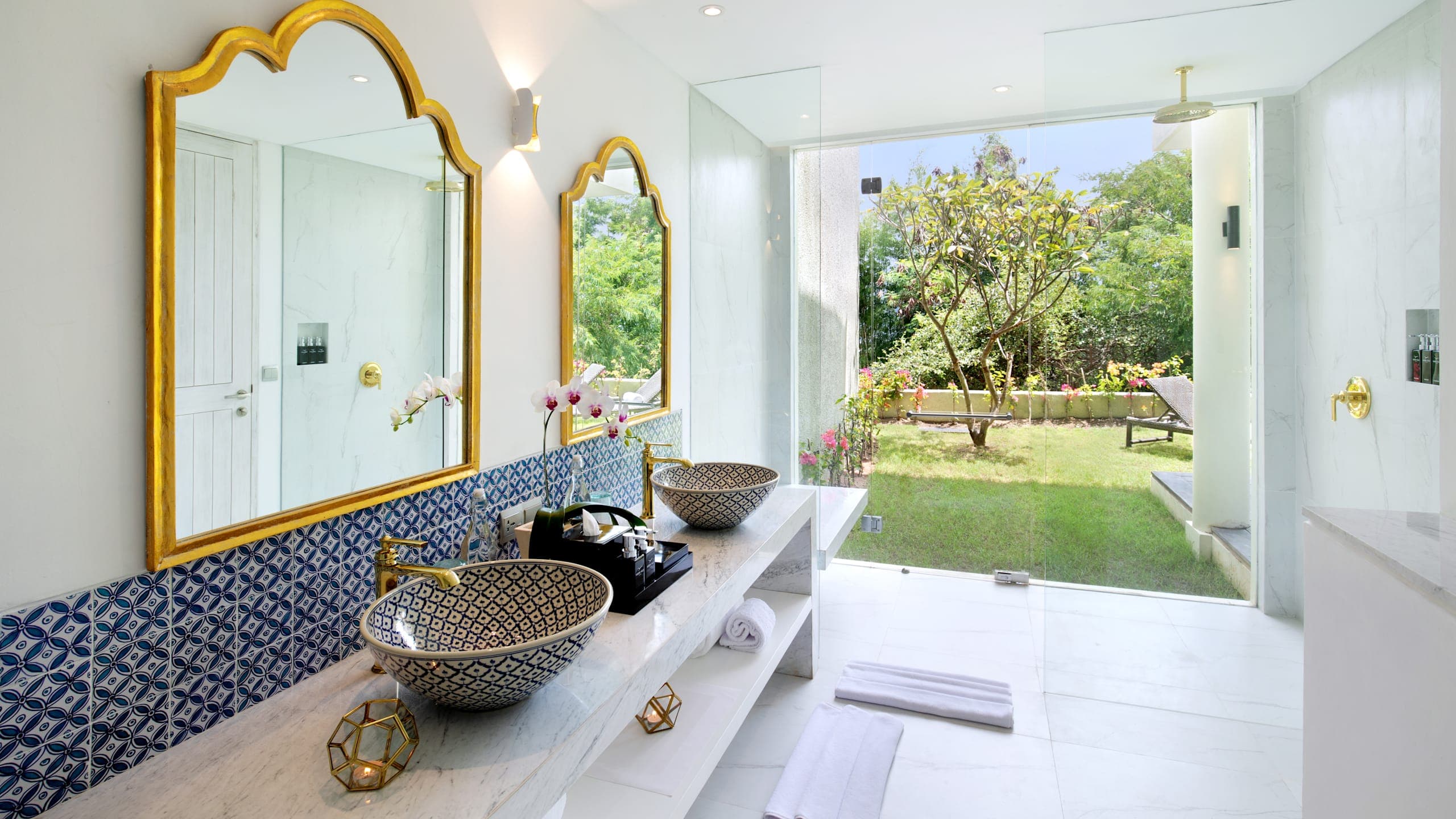 Studio Bedroom Garden View Villa - Image 11