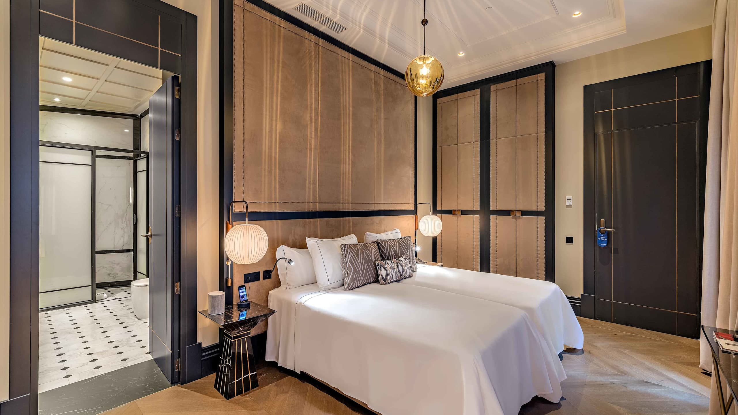 Deluxe Room - Image 2