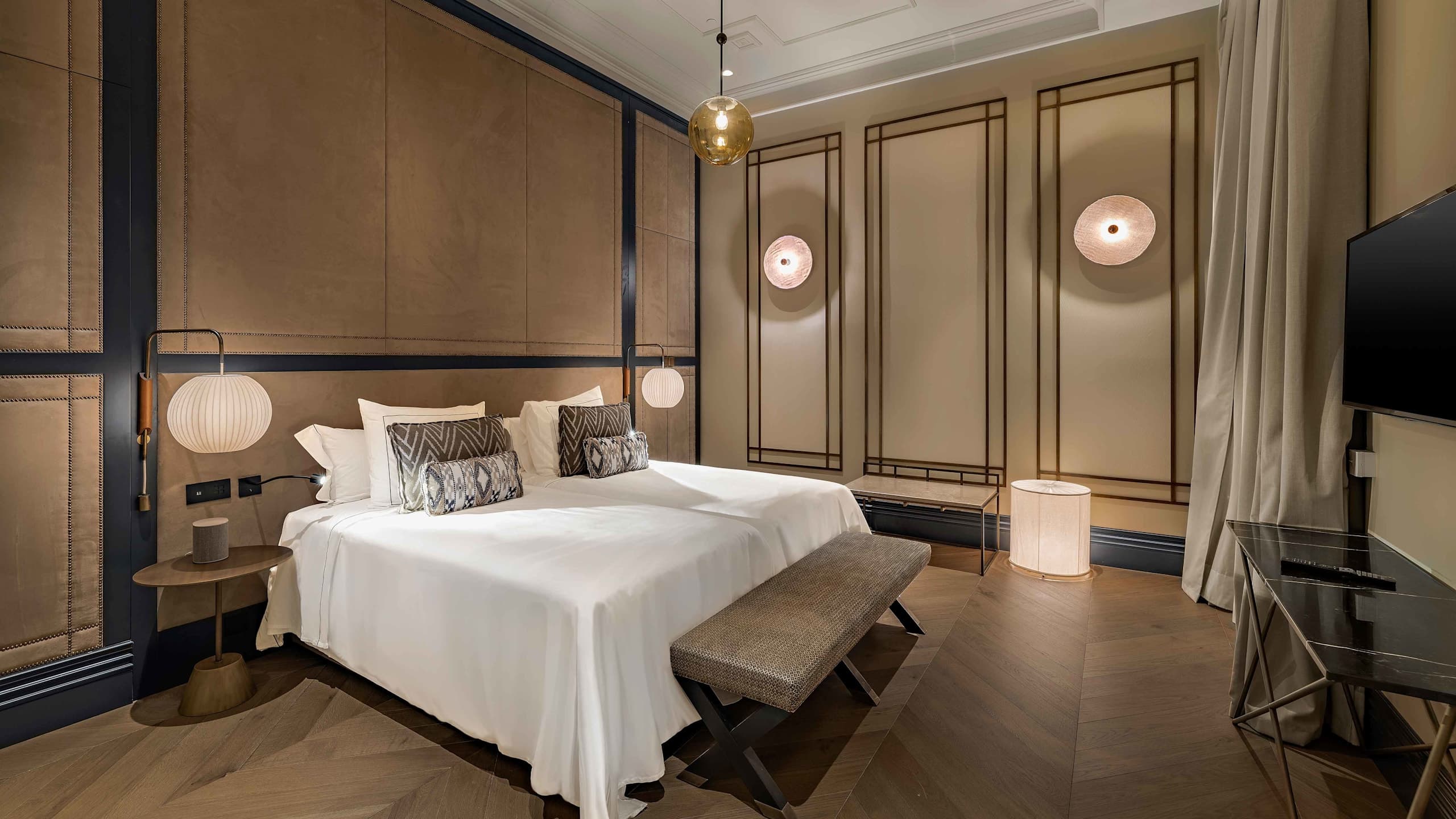 Deluxe Room - Image 1