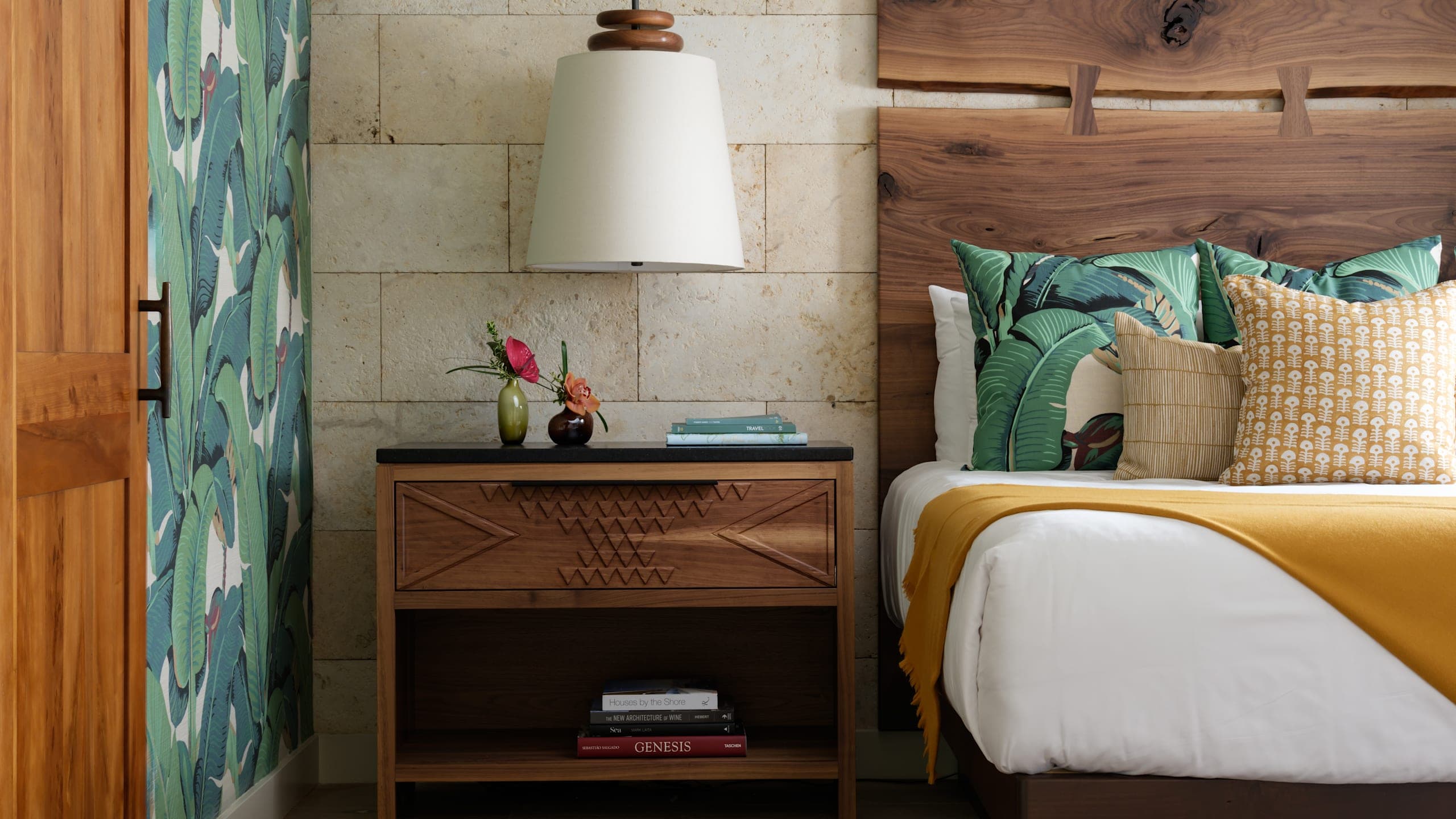 Garden View One Bedroom Suite - Image 5