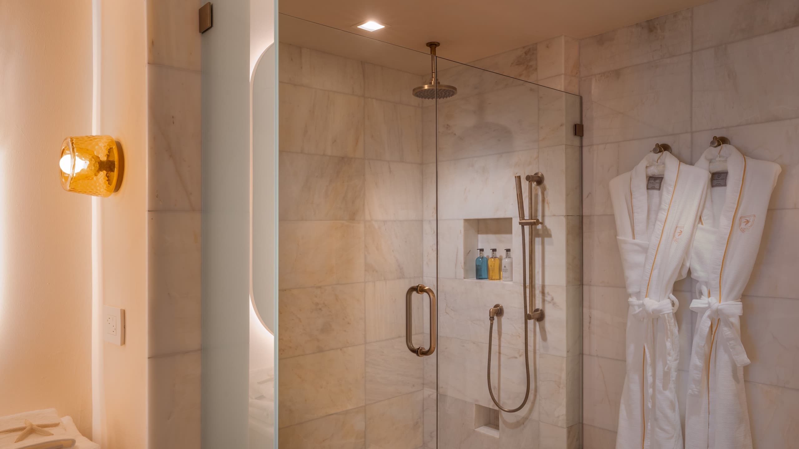 Guestroom Double Queen - Image 4