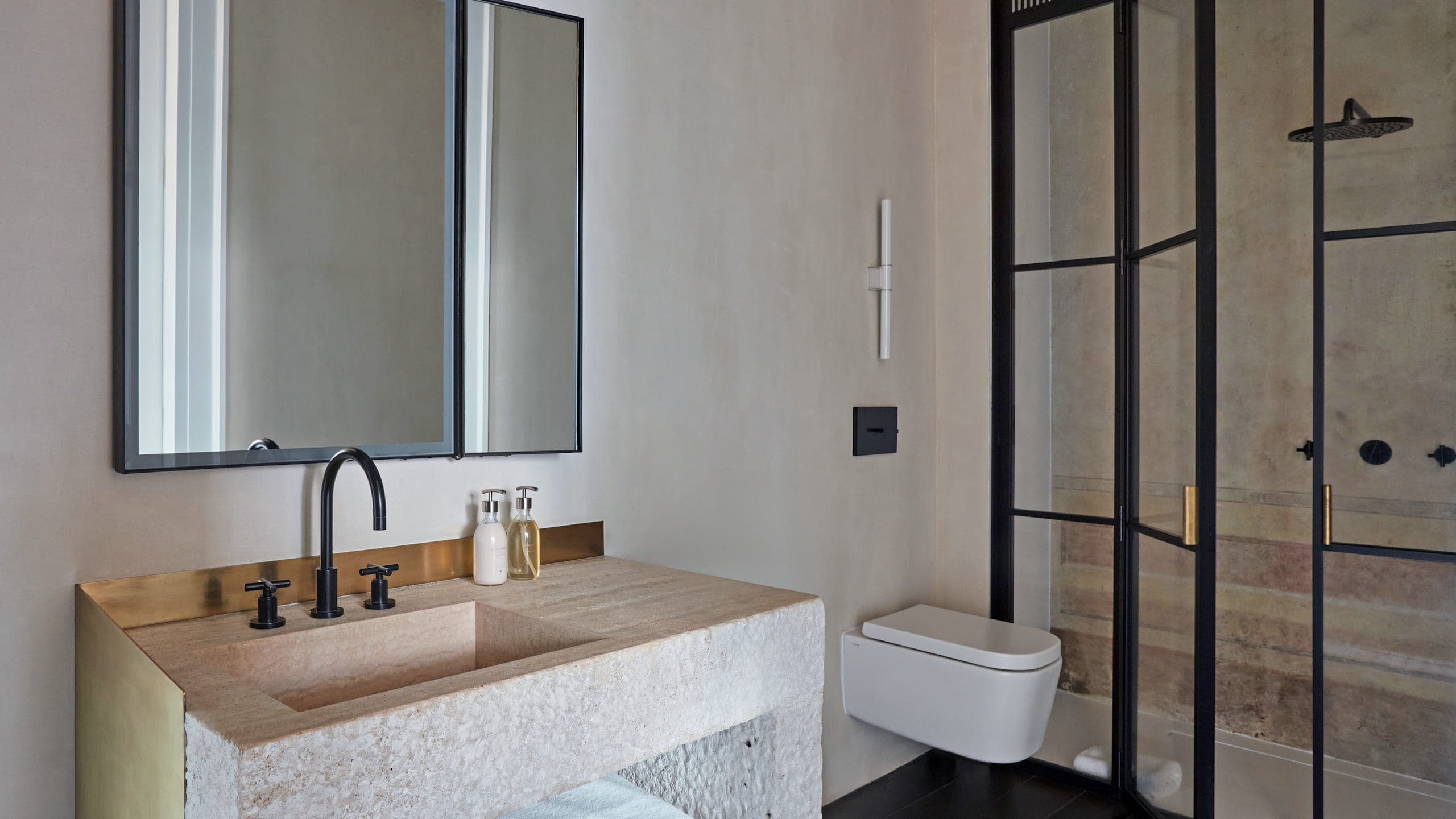 Deluxe Room - Image 4