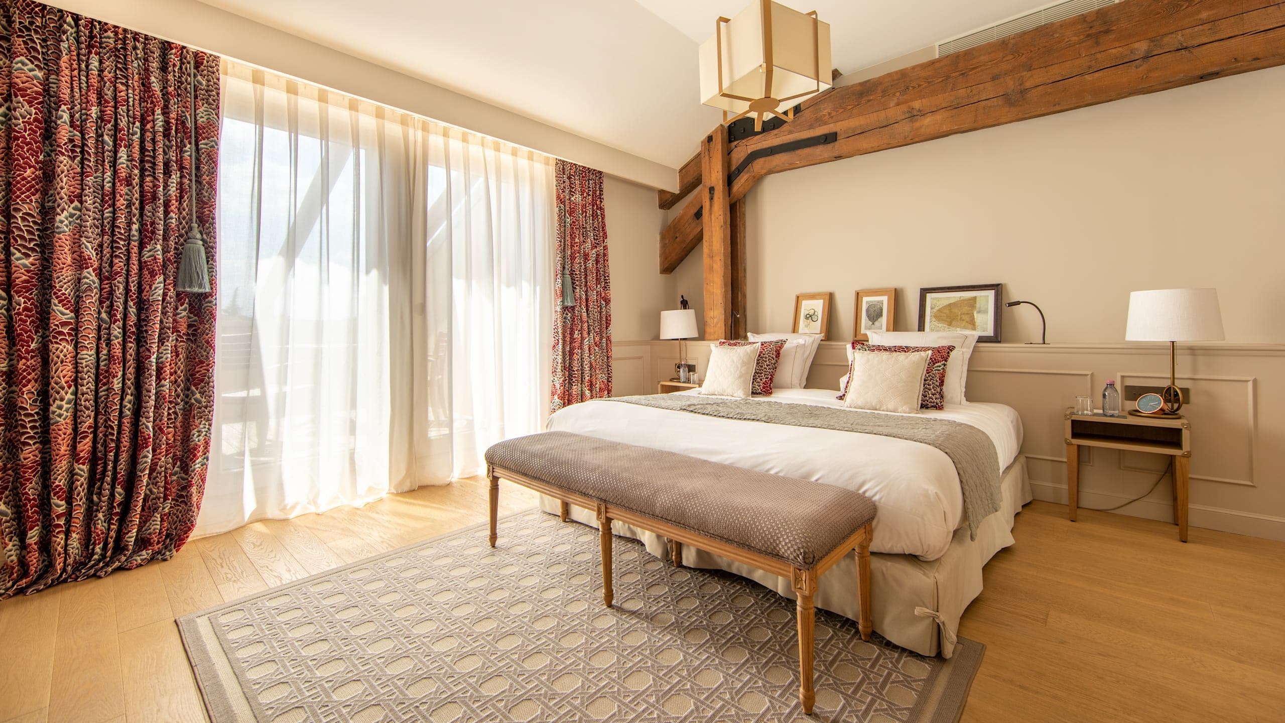 Deluxe Room - Image 2